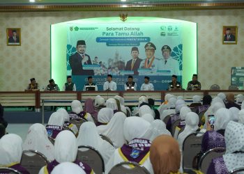 MAKSIMALKAN PERSIAPAN HAJI, JAMAAH HULU SUNGAI SELATAN TERIMA DOKUMEN DAN LAKUKAN PEMERIKSAAN KESEHATAN