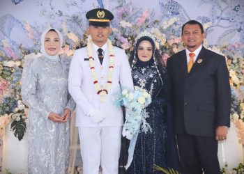 PIMPIN UPACARA TRADISI PERNIKAHAN PURNA PRAJA, PJ. BUPATI UCAPKAN SELAMAT KEPADA LUTHFI DAN SYLVA