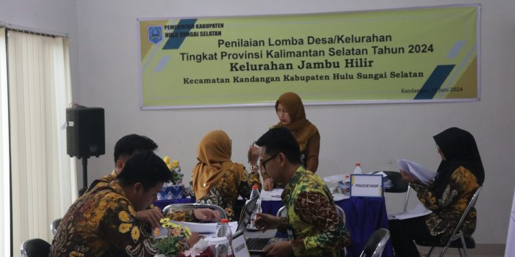 TIM PENILAI LOMBA DESA TINGKAT PROVINSI KALIMANTAN SELATAN 2024 LANJUTKAN KLARIFIKASI LAPANGAN KE KELURAHAN JAMBU HILIR, KANDANGAN