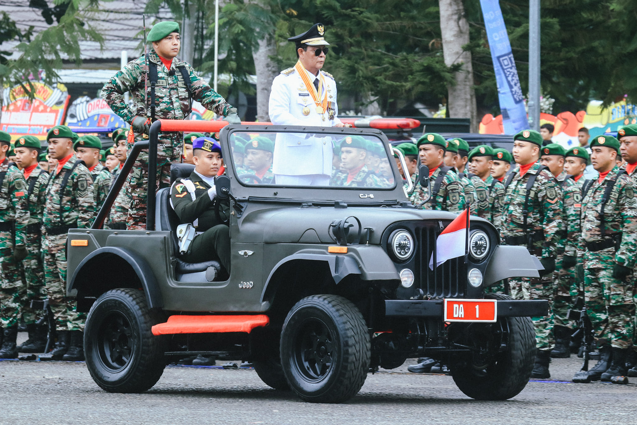 PJ BUPATI HSS HADIRI UPACARA PERINGATAN HUT KE-79 TNI DI LAPANGAN DR MURJANI BANJARBARU