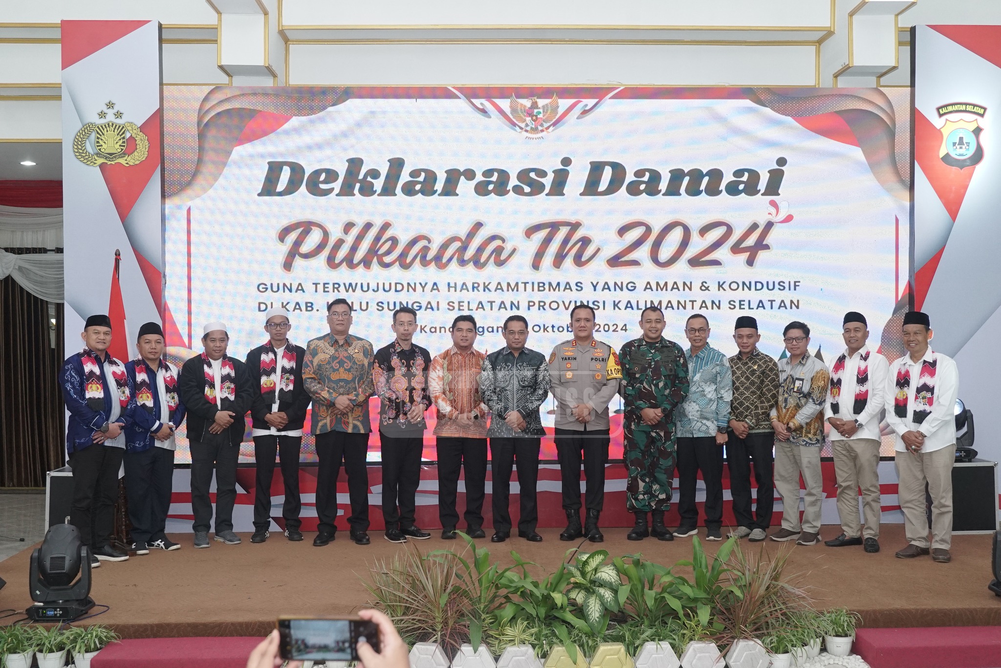 HADIRKAN 3 PASLON, POLDA KALSEL GELAR DEKLARASI PILKADA DAMAI DI KABUPATEN HSS