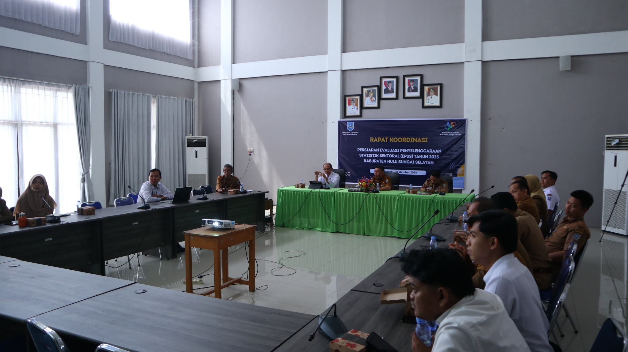 PERSIAPKAN PELAKSANAAN EVALUASI PENYELENGGARAAN STATISTIK SEKTORAL, PEMKAB HSS GELAR RAPAT KOORDINASI