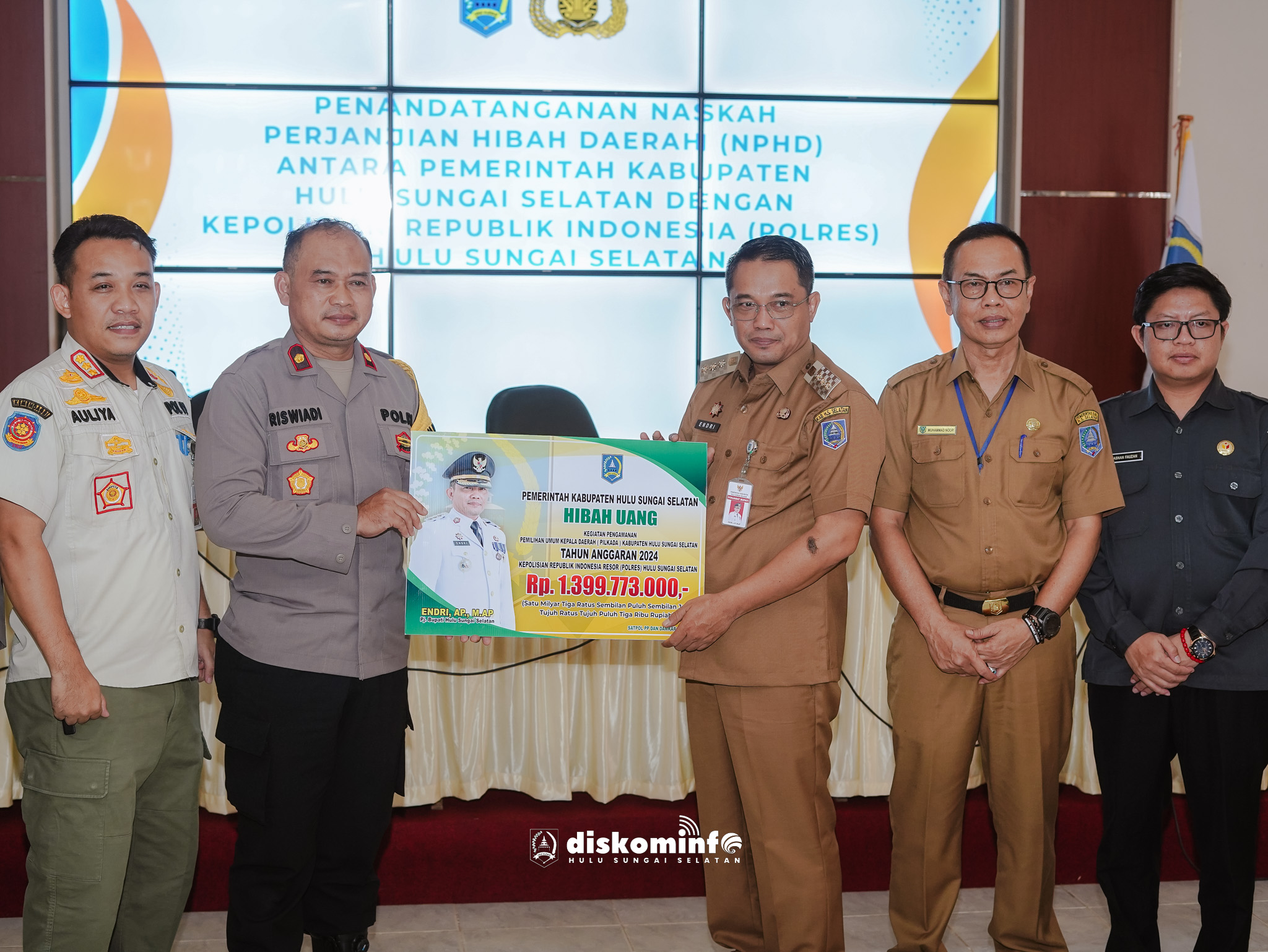 DUKUNG PENGAMANAN PILKADA 2024, PEMKAB HSS SERAHKAN HIBAH TAMBAHAN UNTUK POLRES HSS