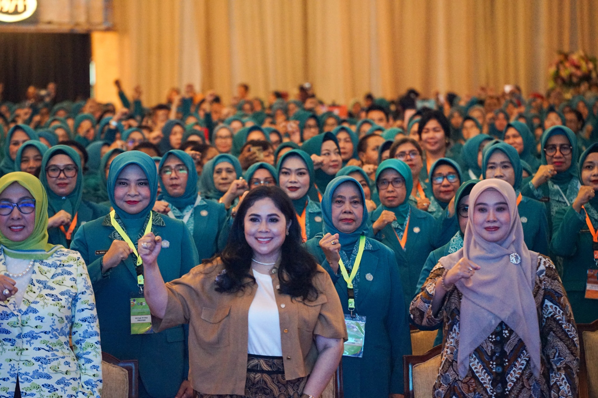 PJ KETUA TP PKK KAB HSS HADIRI PELANTIKAN KETUA UMUM TP PKK & PEMBINA POSYANDU NASIONAL DI BALAI SUDIRMAN JAKARTA