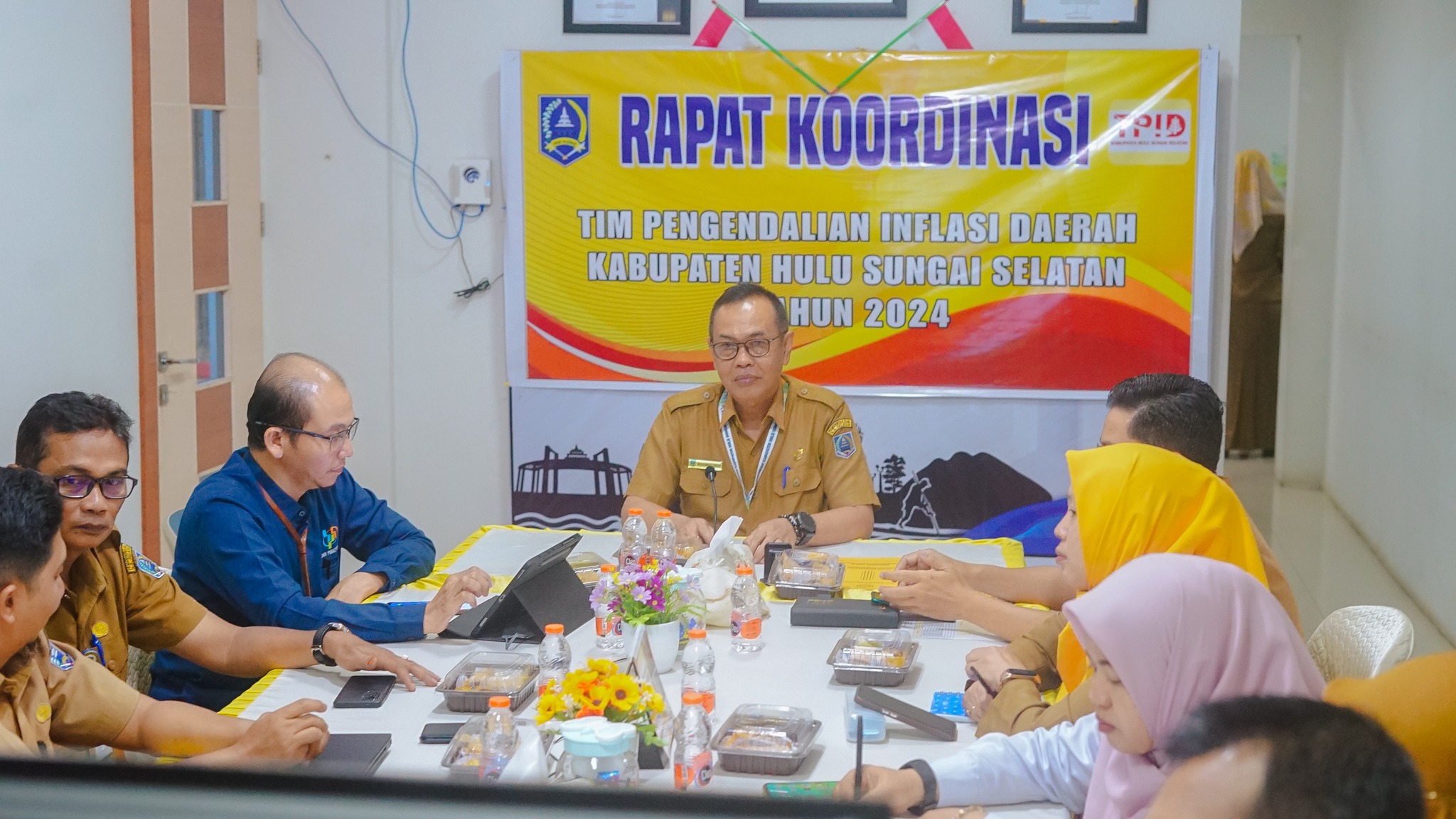 SEKDA KAB HSS PIMPIN RAPAT KOORDINASI TIM PENGENDALIAN INFLASI DAERAH (TPID)