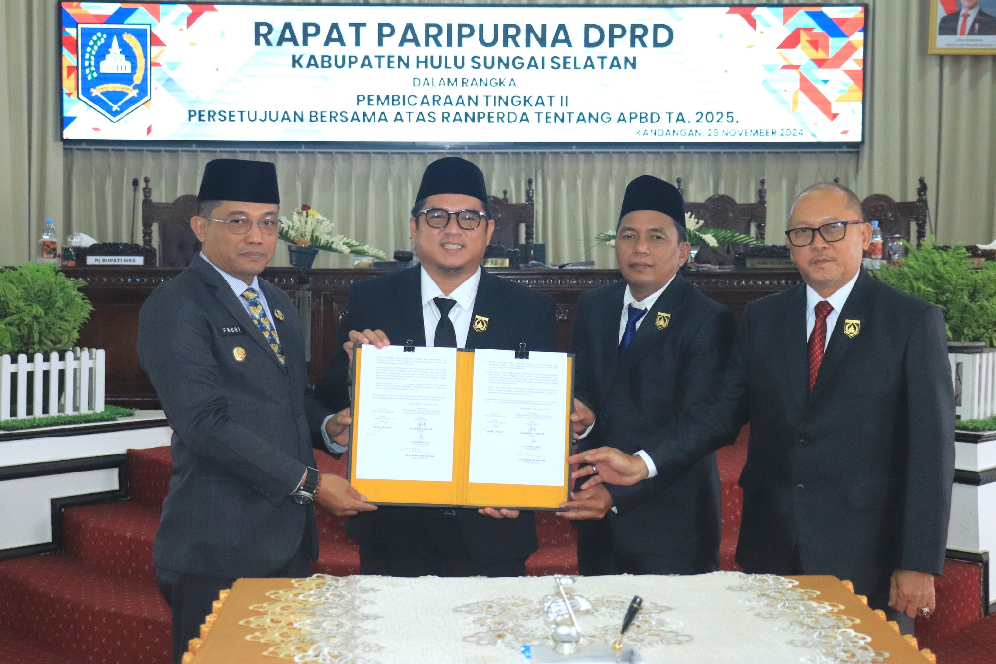 DISAKSIKAN FORKOPIMDA, RANPERDA APBD HSS TAHUN ANGGARAN 202 SECARA RESMI DSETUJUI OLEH SELURUH FRAKSI DPRD