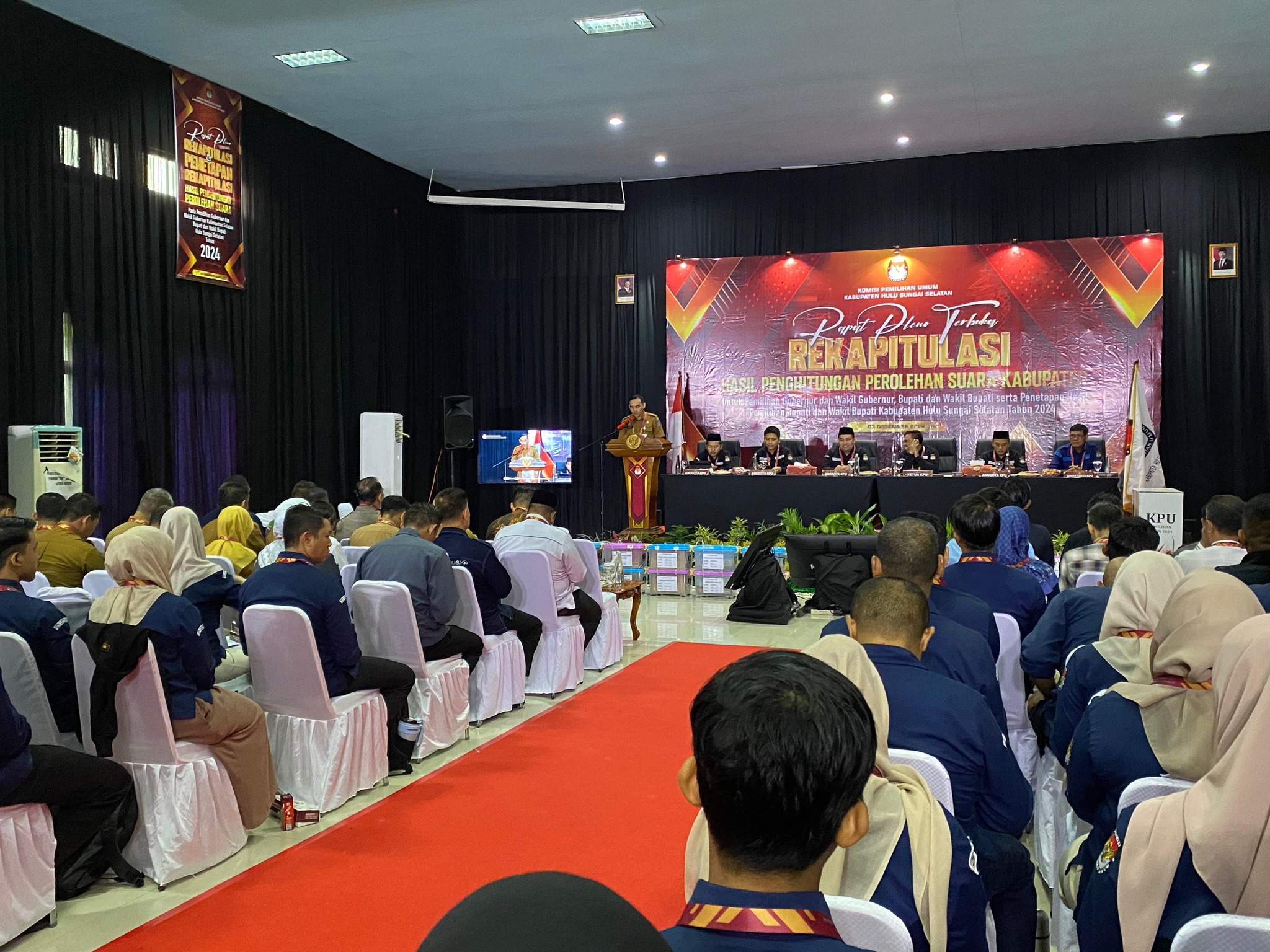 PEMBUKAAN RAPAT PLENO TERBUKA REKAPITULASI HASIL PENGHITUNGAN PEROLEHAN SUARA KABUPATEN