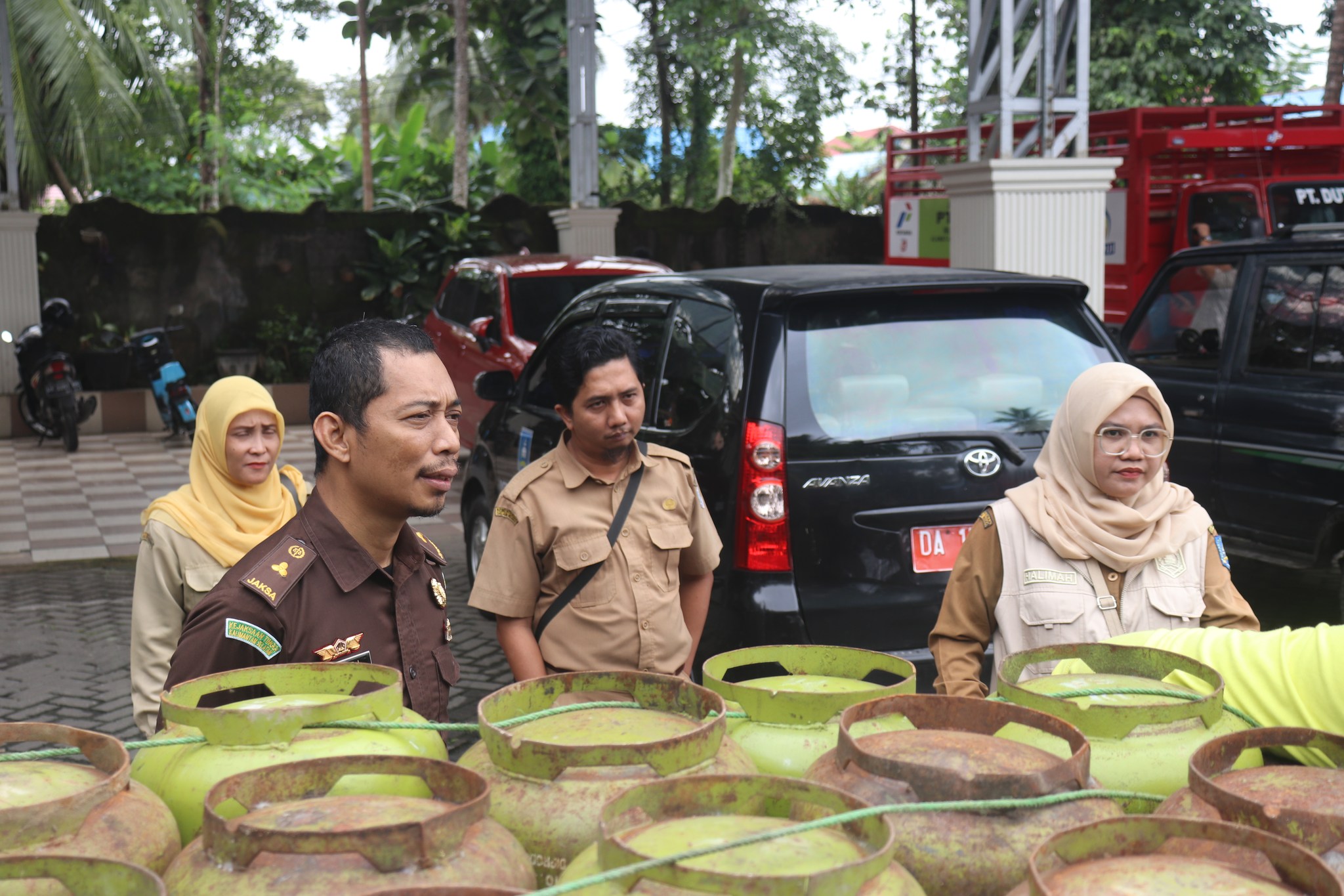 PENGAWASAN DISTRIBUSI GAS LPG 3 KG DI HSS JELANG NATAL DAN TAHUN BARU