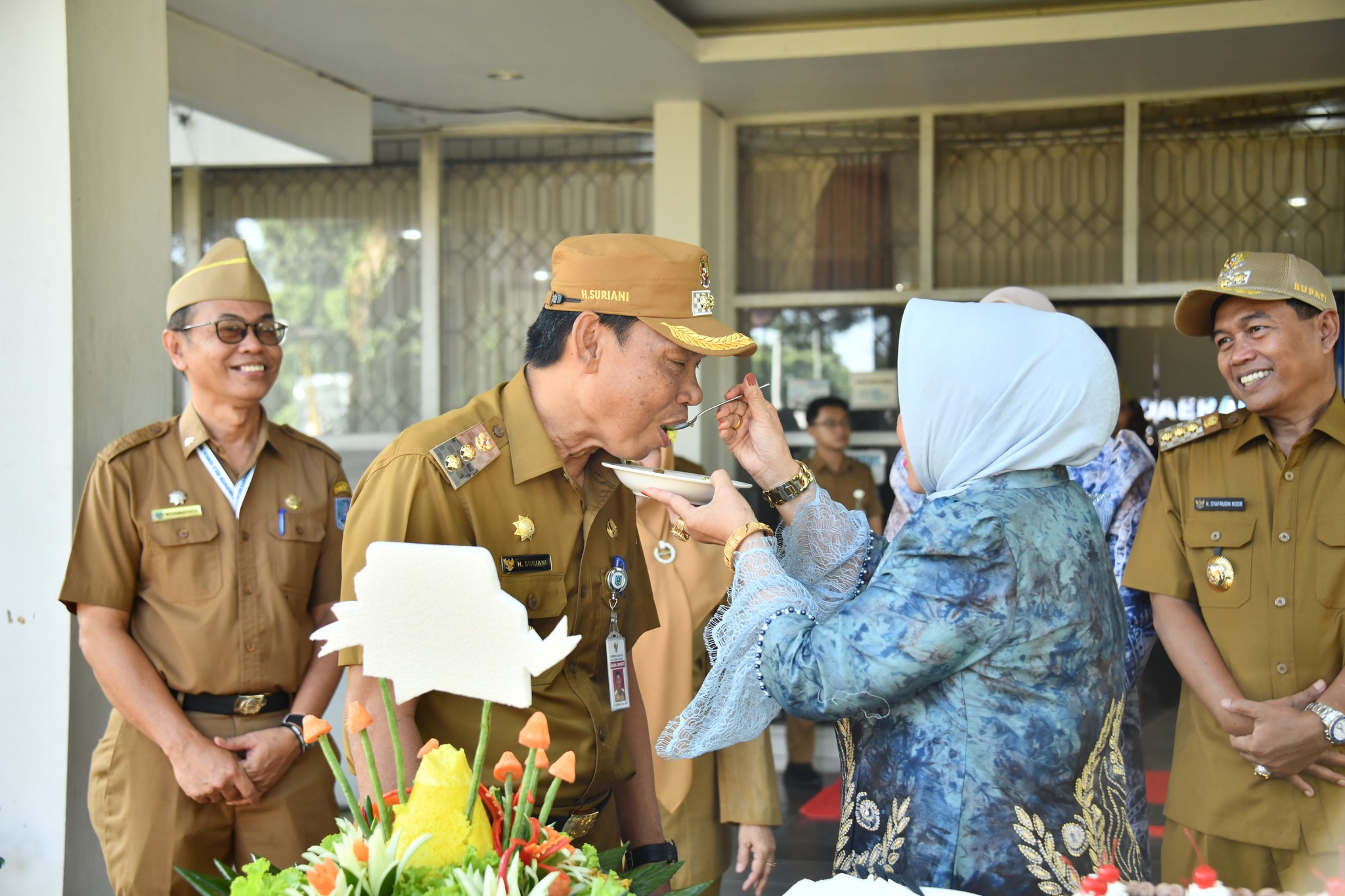 PENUH SUASANA KEAKRABAN, BUPATI HSS RAYAKAN ULANG TAHUN WABUP HSS KE-65 TAHUN