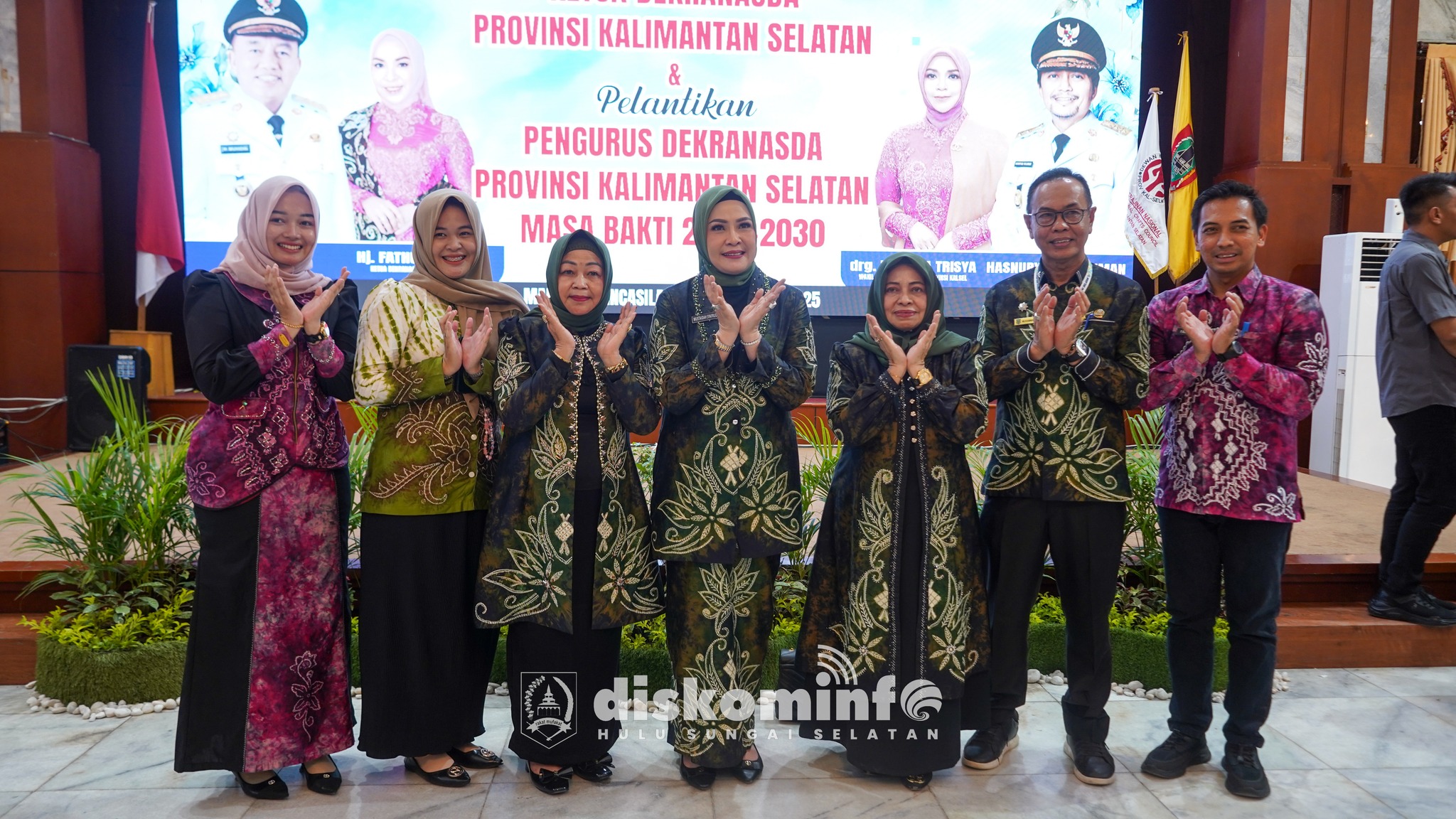 TURUT HADIRI PELANTIKAN PENGURUS DEKRANASDA KALSEL, KETUA DEKRANASDA HSS SIAP PERKUAT POTENSI KERAJINAN DAERAH