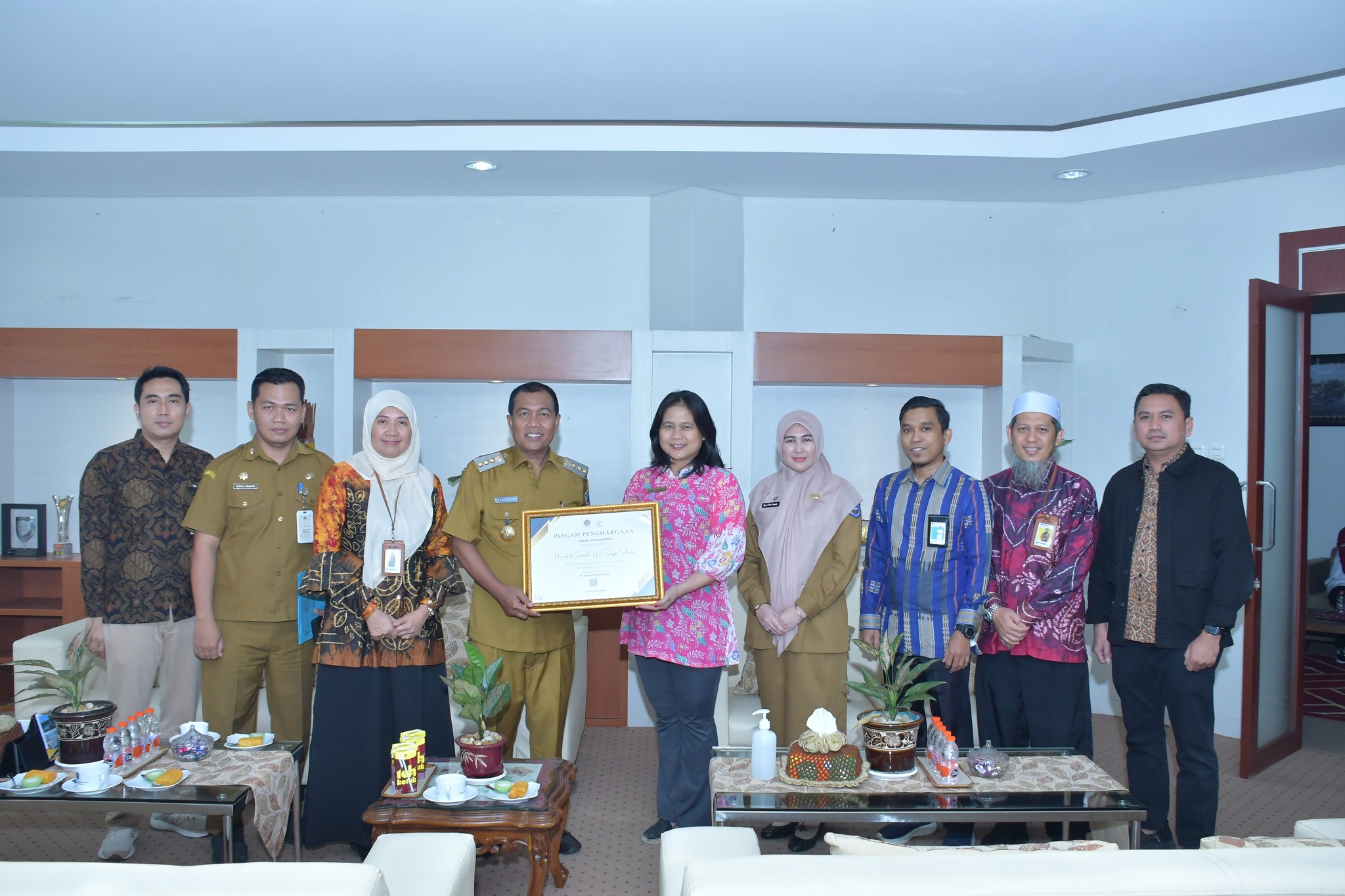 HULU SUNGAI SELATAN RAIH PENGHARGAAN PENYALURAN DANA DESA TERBAIK DARI KPPN BARABAI