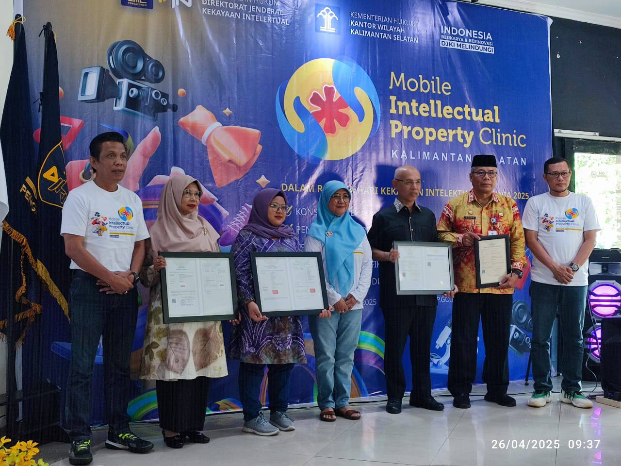 PEMERINTAH KABUPATEN HULU SUNGAI SELATAN MENERIMA DUA SERTIFIKAT DARI KEMENKUM KANWIL KALIMANTAN SELATAN