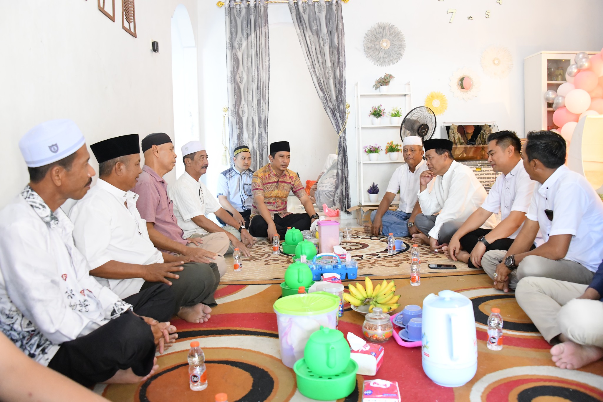 BUPATI HSS HADIRI SELAMATAN KEBERANGKATAN HAJI KADES ANGKINANG SELATAN