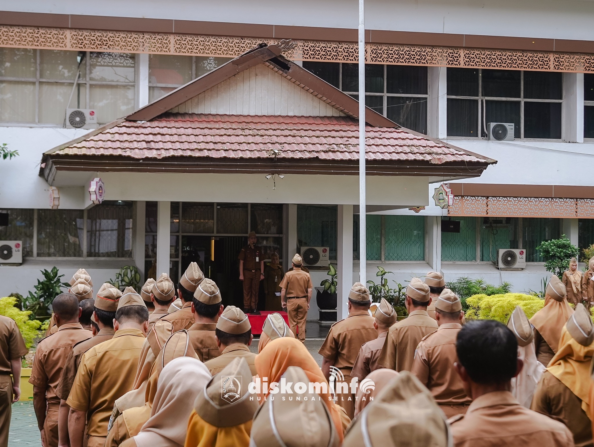 SEMANGAT KOLABORASI WARNAI APEL GABUNGAN ASN PEMKAB HSS MEI 2025