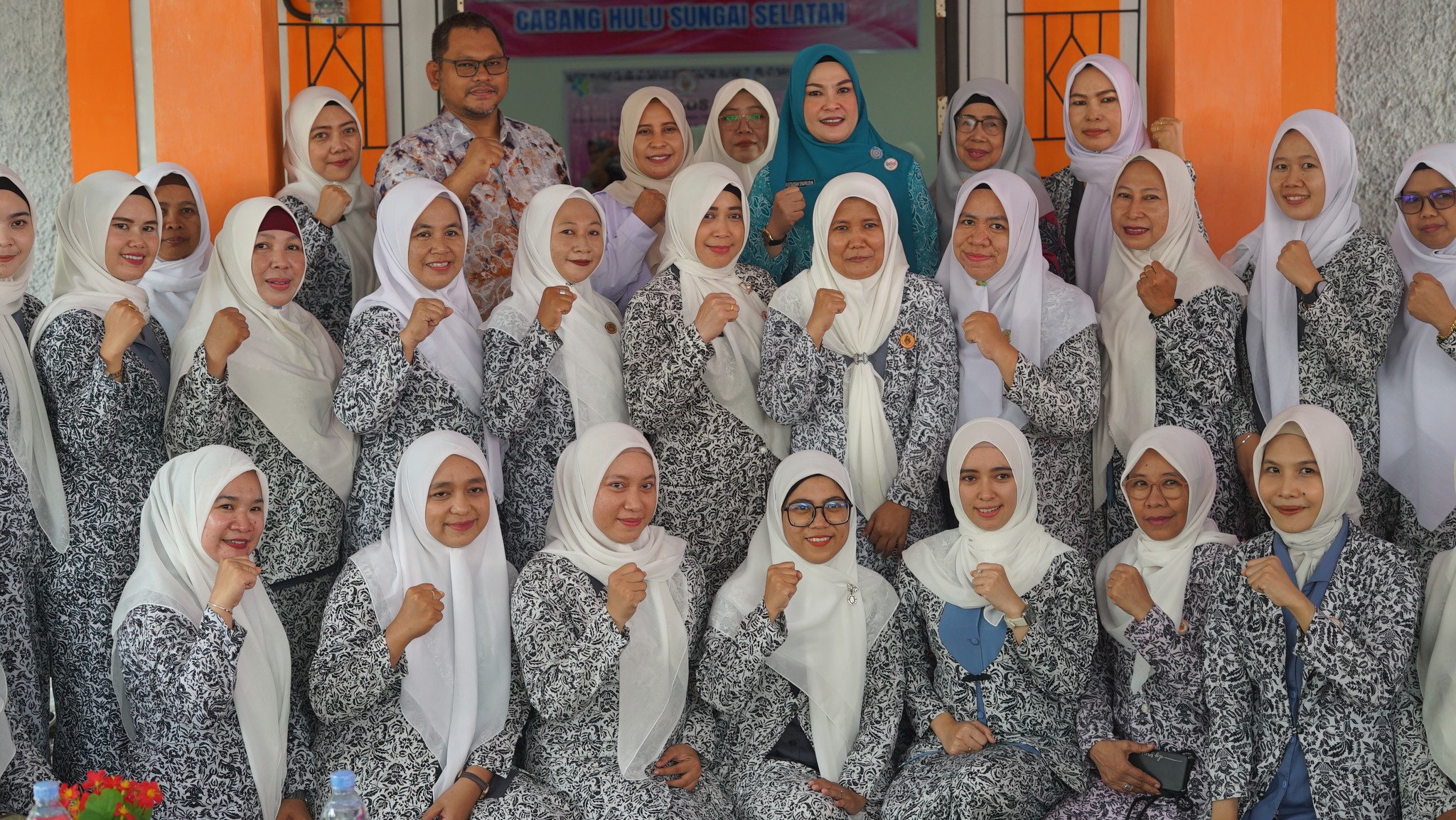 KETUA TP PKK HSS HADIRI BAKTI SOSIAL IBI: DUKUNG PERAN STRATEGIS BIDAN MENUJU INDONESIA EMAS 2045