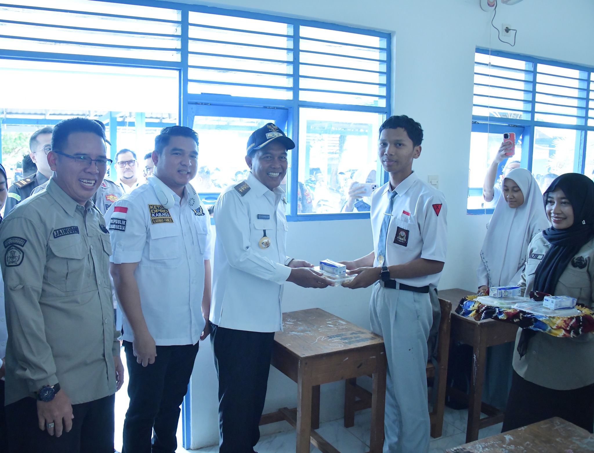 BUPATI HSS TEGASKAN BAHWA MAKAN BERGIZI GRATIS ADALAH INVESTASI UNTUK MASA DEPAN ANAK-ANAK KITA