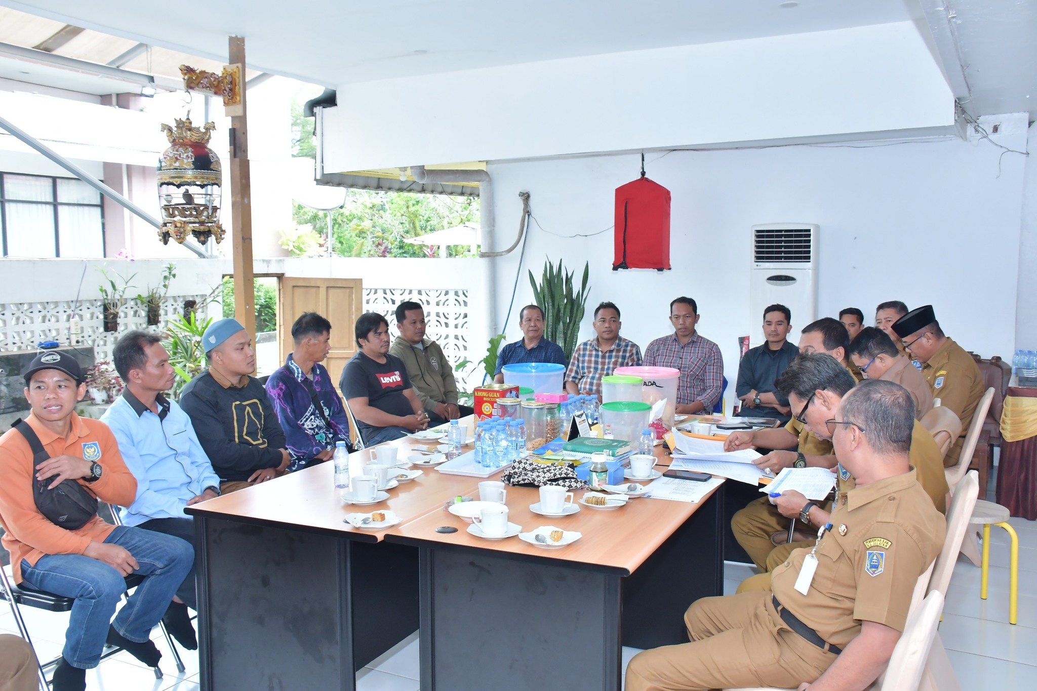 BUPATI DAN WAKIL BUPATI HSS TERIMA AUDIENSI APDESI LOKSADO, BAHAS SINERGI PEMBANGUNAN DESA