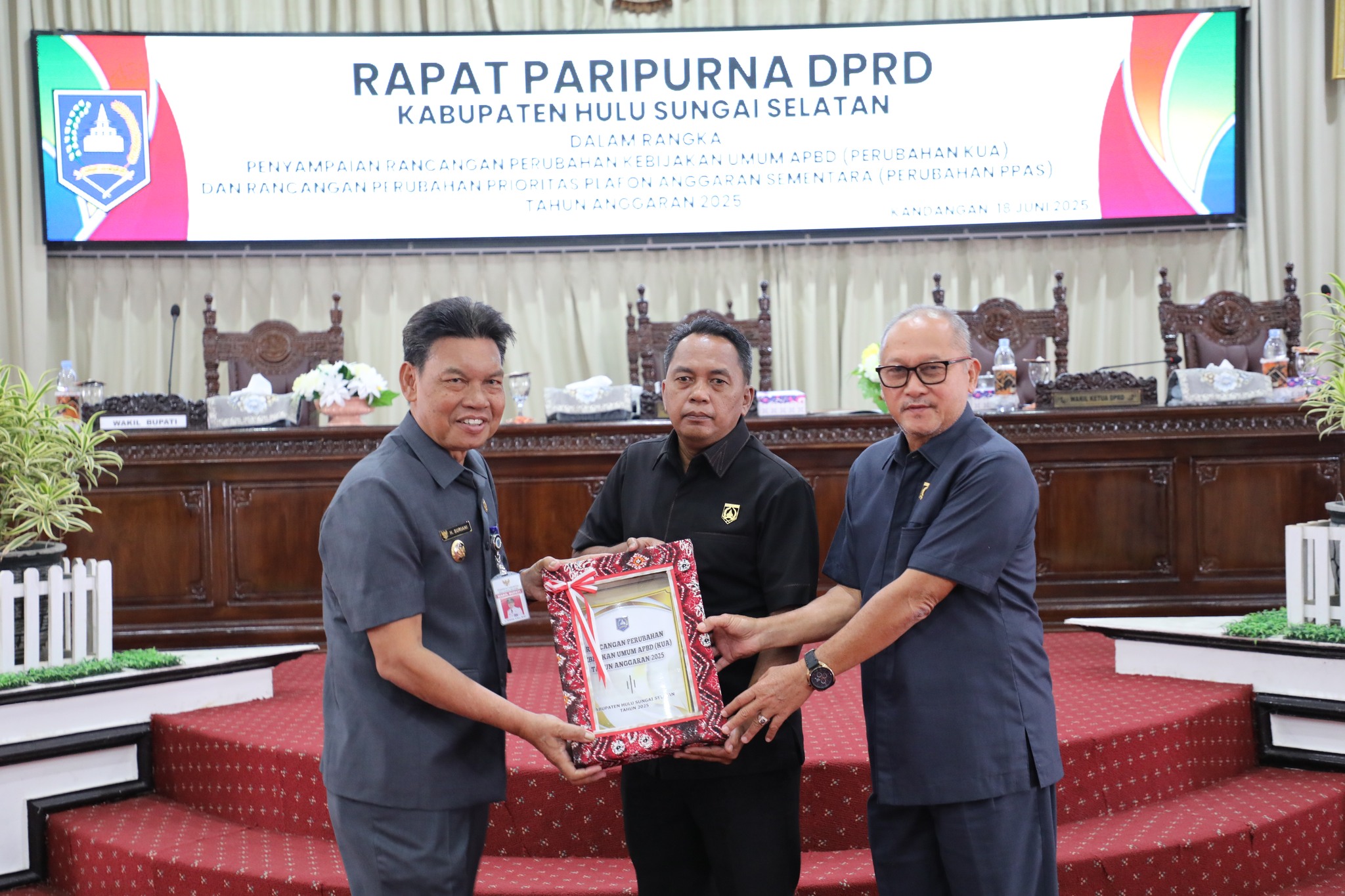 WABUP HSS HADIRI RAPAT PARIPURNA DPRD: SAMPAIKAN PERUBAHAN KUA DAN PPAS TAHUN ANGGARAN 2025
