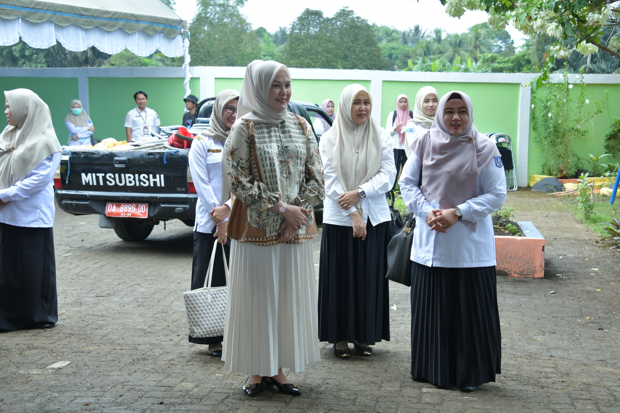 JELANG PENILAIAN PROVINSI, KETUA TIM PEMBINA TINJAU POSYANDU KAMBOJA DI KARASIKAN