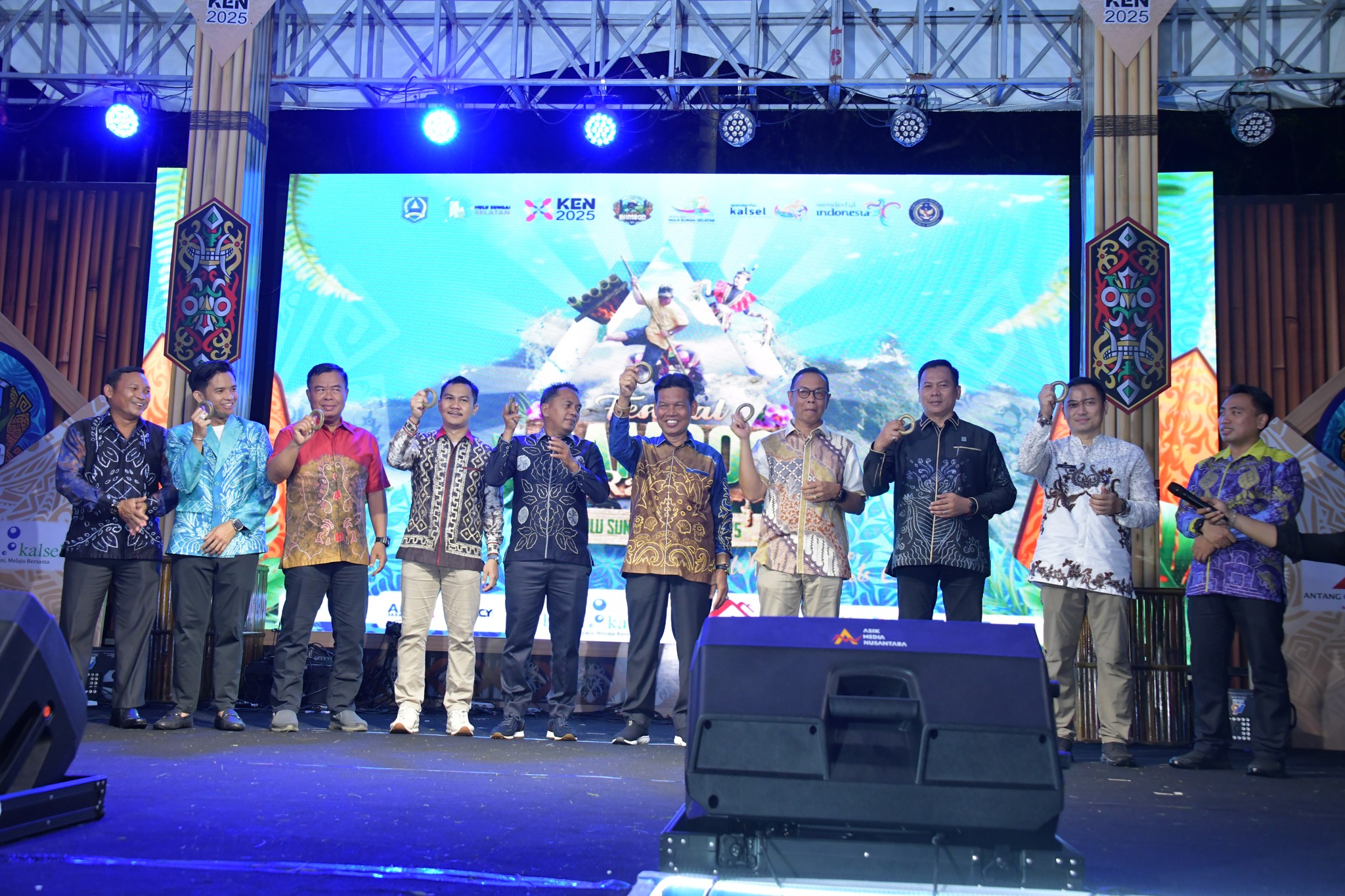 FESTIVAL BAMBOO RAFTING LOKSADO 2025 RESMI DIBUKA, ANGKAT WARISAN BUDAYA JADI DAYA TARIK WISATA NASIONAL