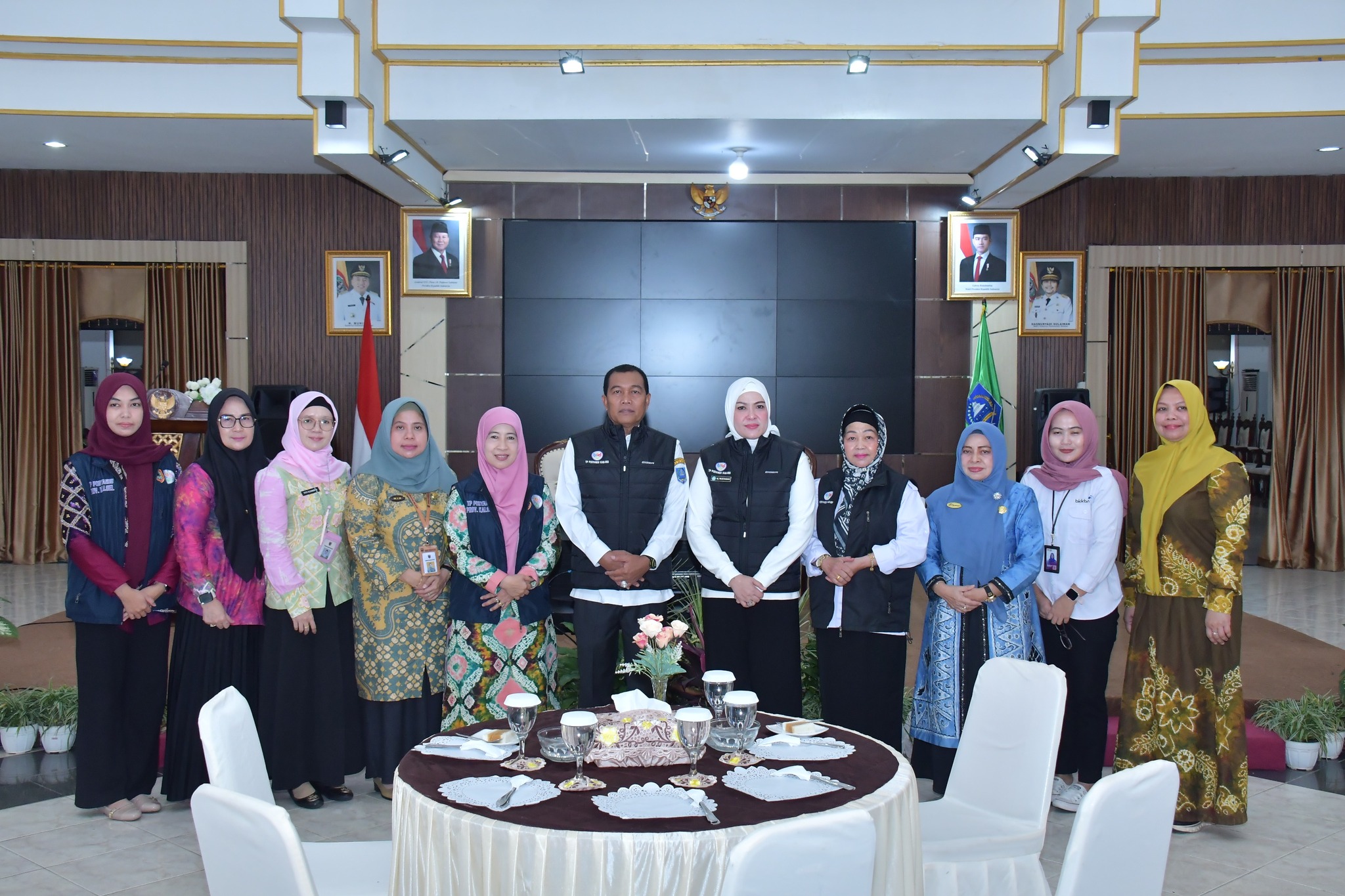 BUPATI HSS DAN KETUA TIM PEMBINA POSYANDU SAMBUT KEDATANGAN TIM PENILAI LOMBA POSYANDU TINGKAT PROVINSI