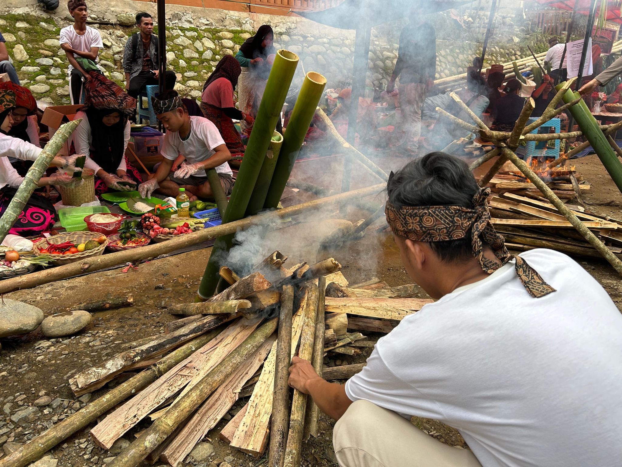FESTIVAL MAHUMBAL WARNAI SEMANGAT PELESTARIAN BUDAYA DI LOKSADO