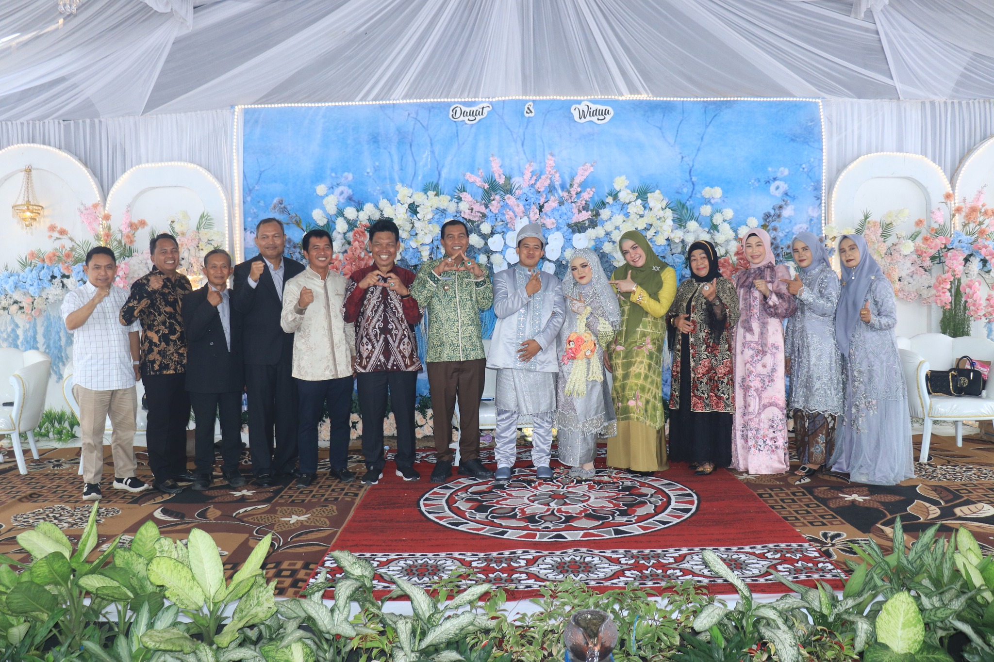 BUPATI, WAKIL BUPATI & SEKDA HSS HADIRI PERKAWINAN WIDYA & DAYAT