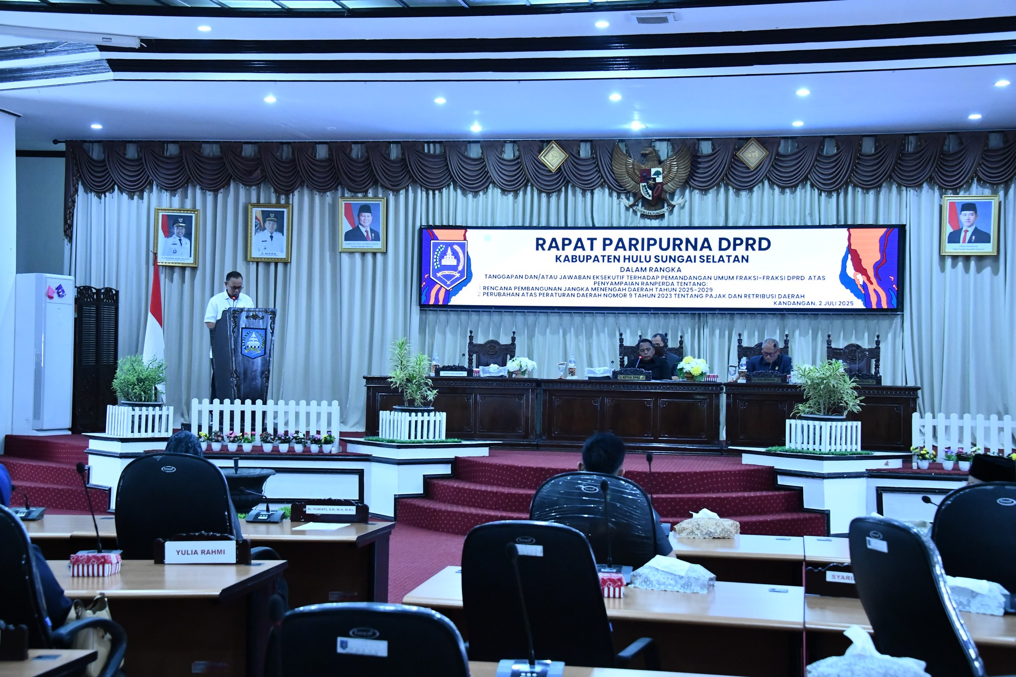 RAPAT PARIPURNA DPRD KABUPATEN HULU SUNGAI SELATAN, PEMERINTAH TANGGAPI MASUKAN FRAKSI DPRD TERKAIT RPJMD DAN PAJAK DAERAH