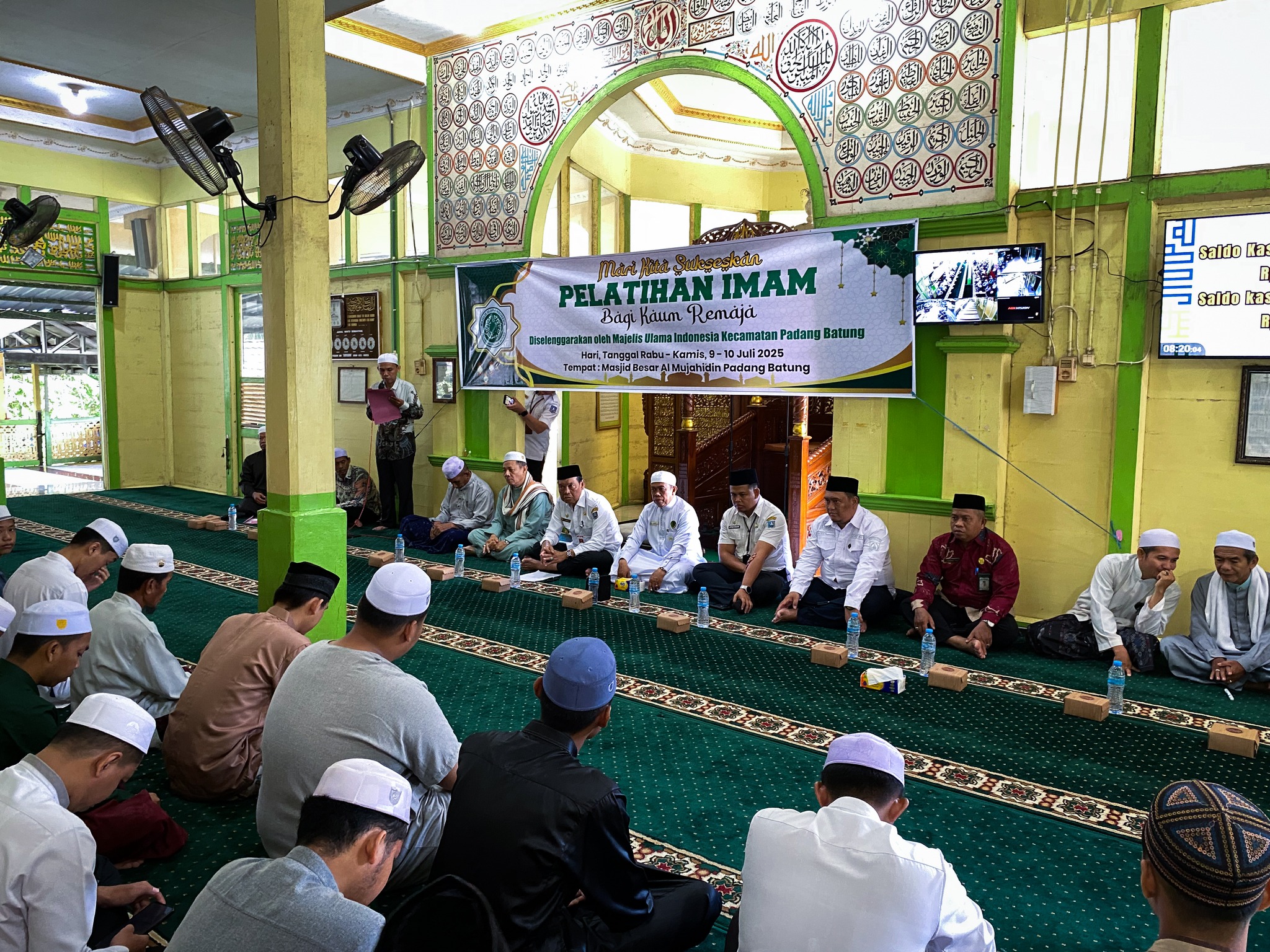 WAKIL BUPATI HSS BUKA PELATIHAN IMAM MASJID DAN LANGGAR UNTUK REMAJA SE-KECAMATAN PADANG BATUNG