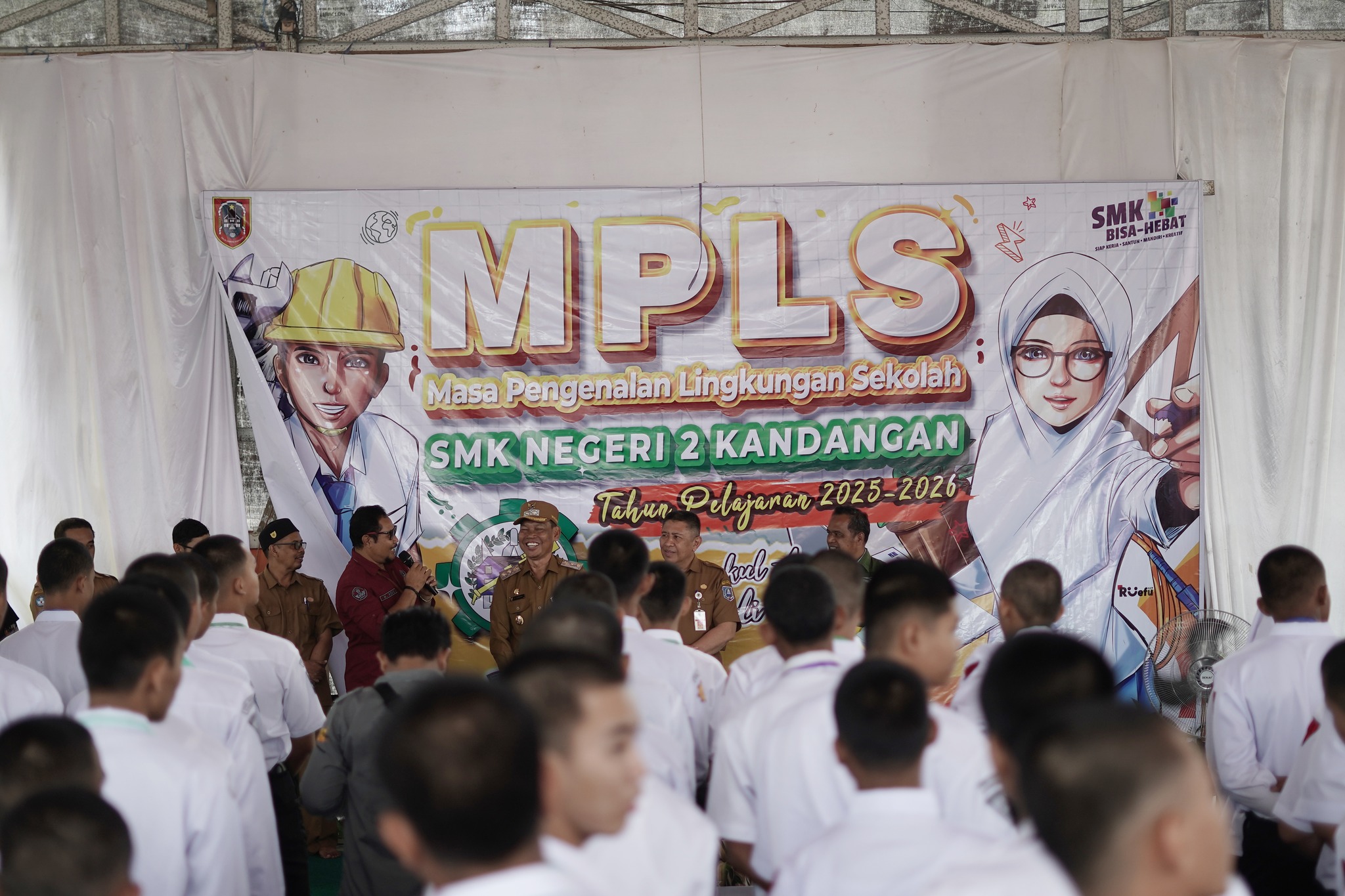 SEMANGAT DAR PEMIMPIN DAERAH : H. SURIANI MOTIVASI GENERASI HEBAT HSS
