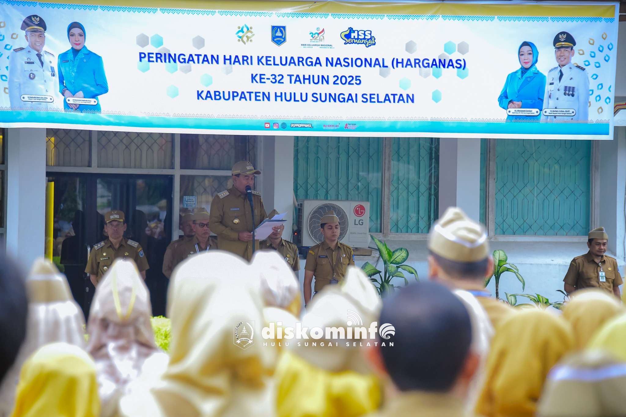 PEMKAB HSS GELAR APEL GABUNGAN & PERINGATAN HARGANAS KE-32: PERKUAT PERAN KELUARGA UNTUK INDONESIA MAJU