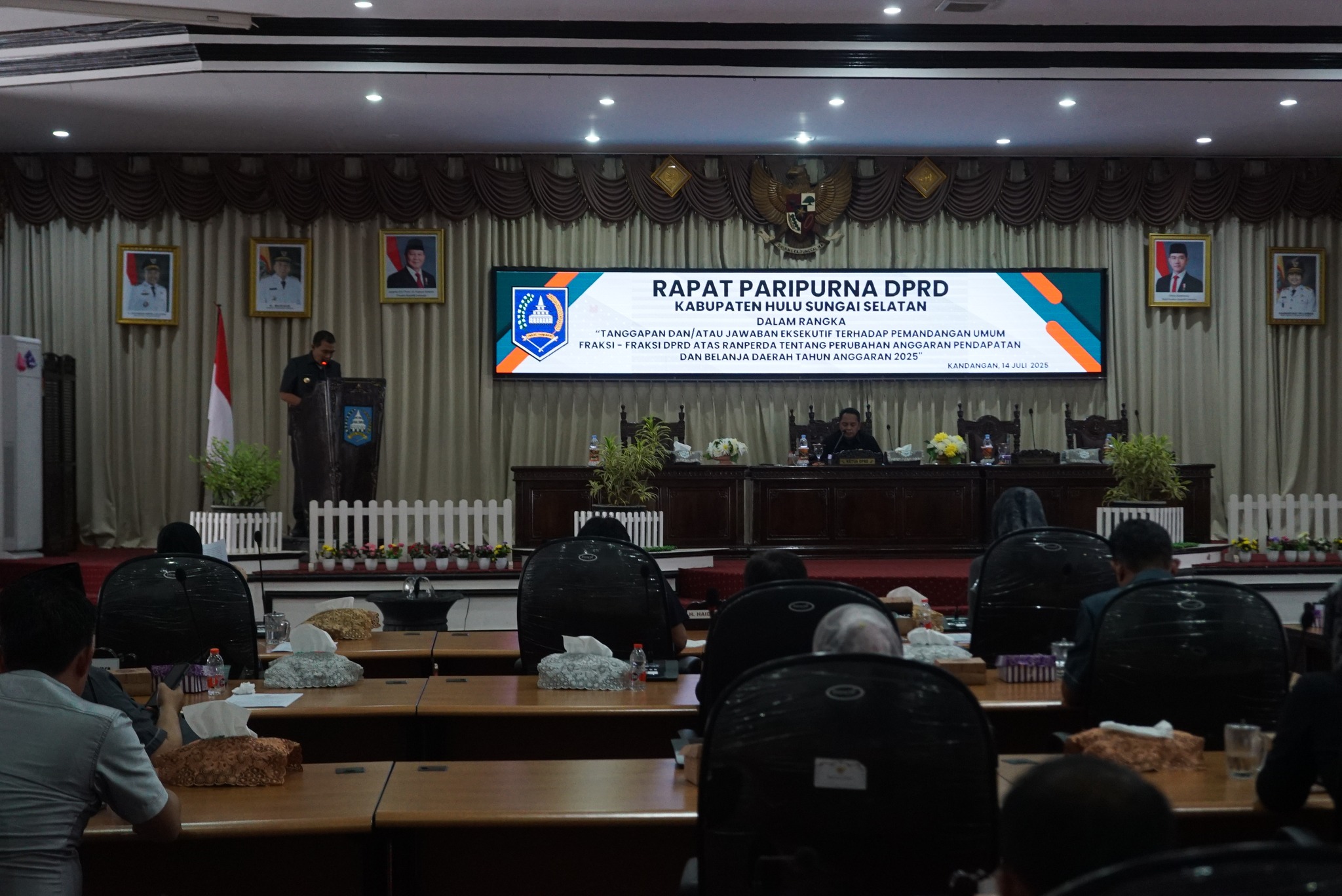 PEMKAB HSS DAN DPRD GELAR RAPAT PARIPURNA PENYAMPAIAN NOTA KEUANGAN DAN RANPERDA PERUBAHAN APBD 2025