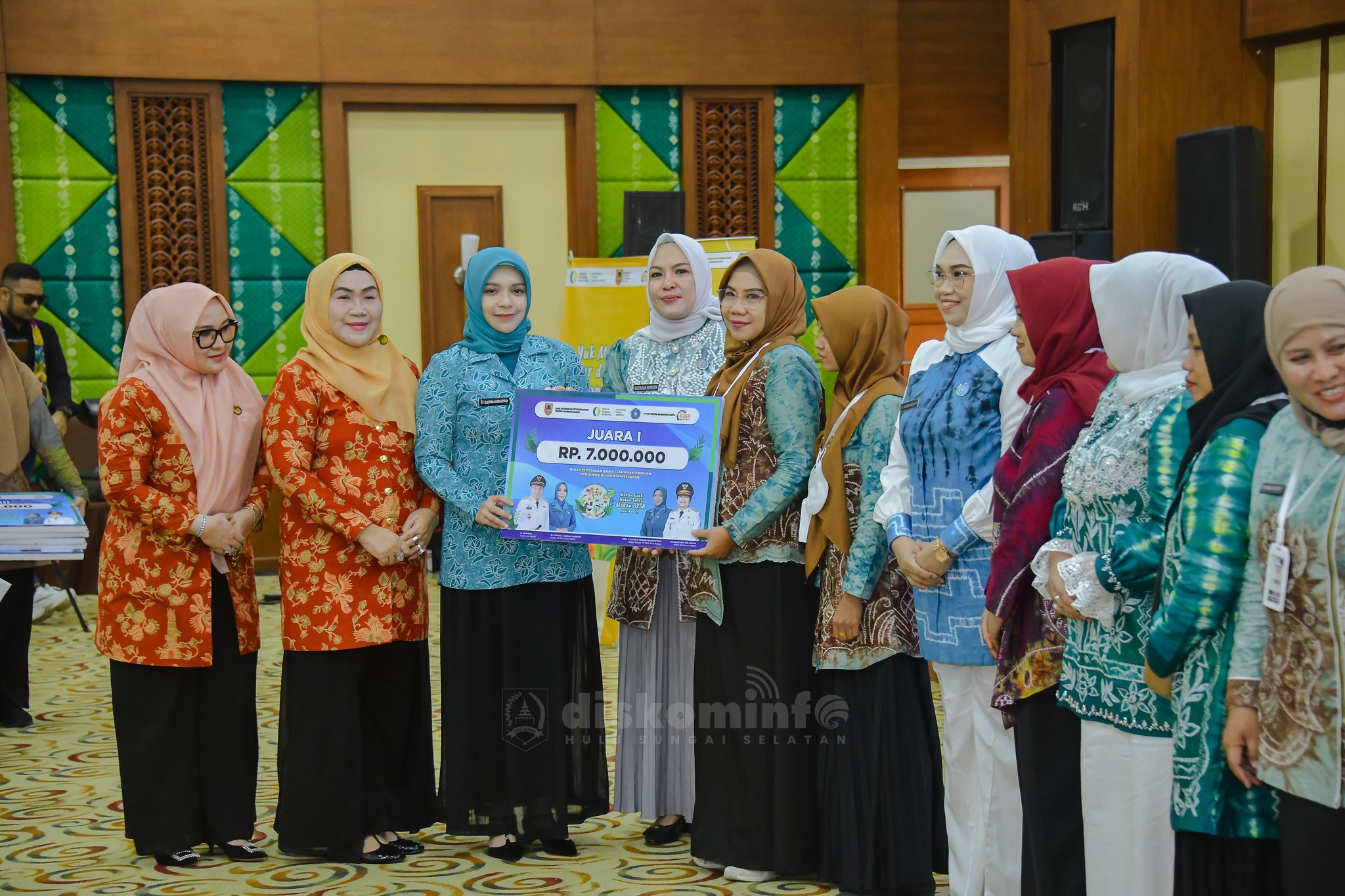 KREATIVITAS MENU SEHAT BERBUAH PRESTASI: HULU SUNGAI SELATAN PEROLEH JUARA I DAN JUARA FAVORIT PADA LOMBA CIPTA MENU B2BS TINGKAT PROVINSI KALSEL TAHUN 2025