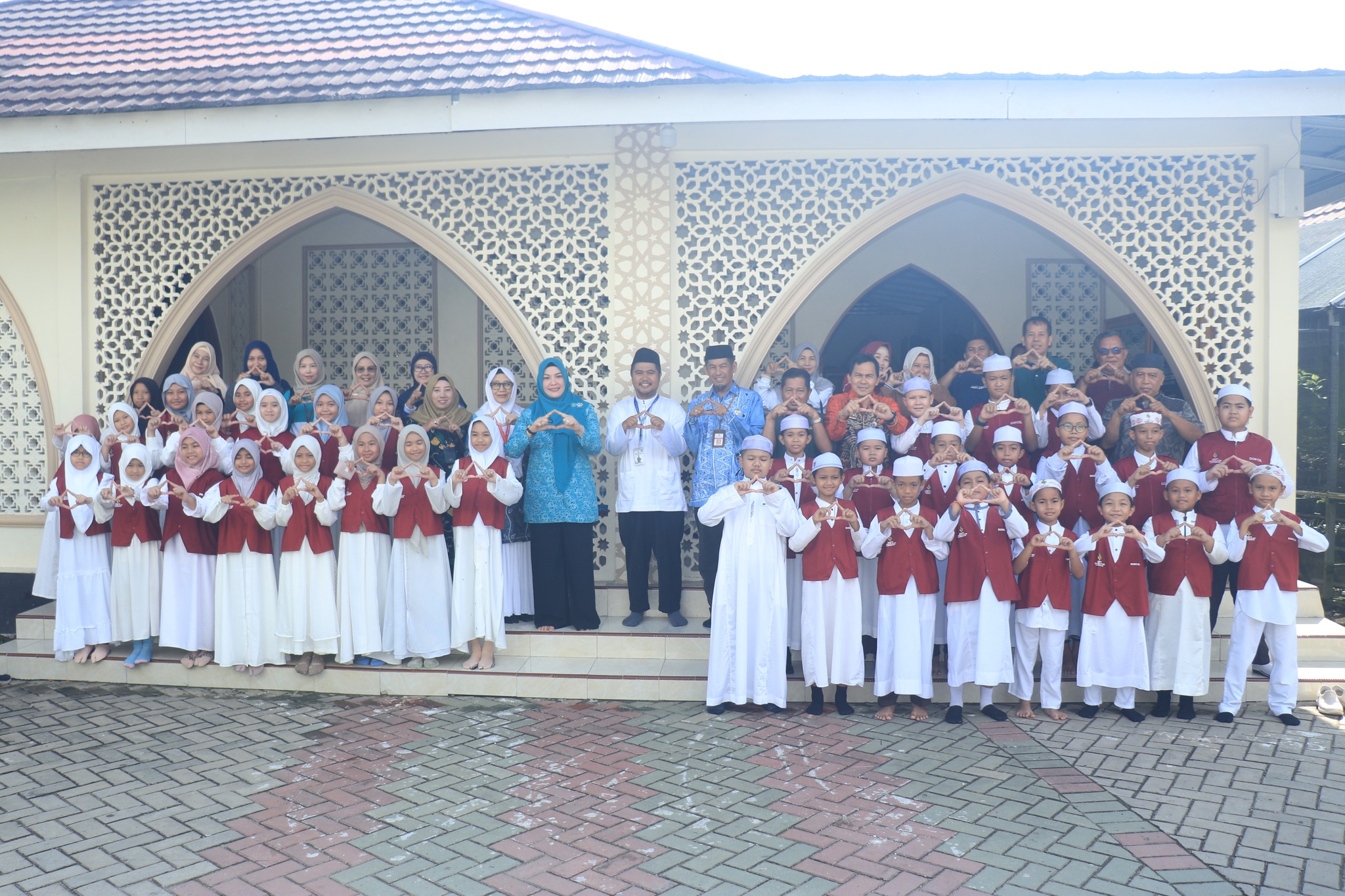 KETUA TP-PKK HSS TINJAU KESIAPAN SDIT QURRATA A’YUN UNTUK BERLAGA DI LSS TINGKAT PROVINSI KALSEL 2025