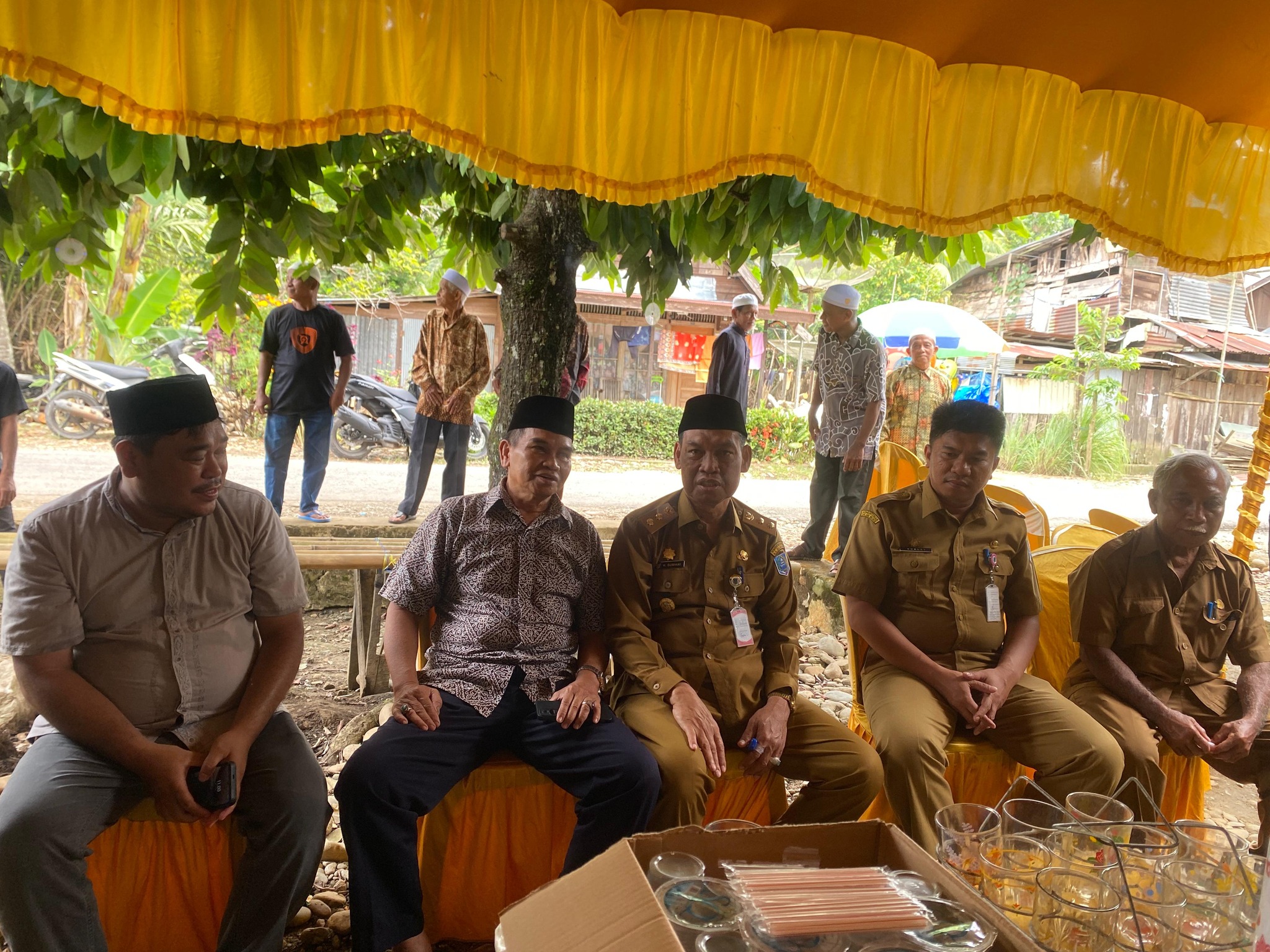 KEBAHAGIAAN WARGA, KEBAHAGIAAN BERSAMA: WABUP HSS SAMBUT KELAHIRAN DENGAN DOA