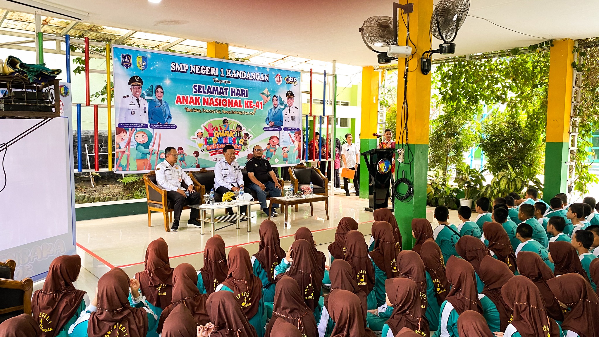 WAKIL BUPATI HSS KUNJUNGI SMPN 1 KANDANGAN DAN SDN 2 KANDANGAN UTARA DALAM RANGKA PERINGATAN HARI ANAK NASIONAL 2025