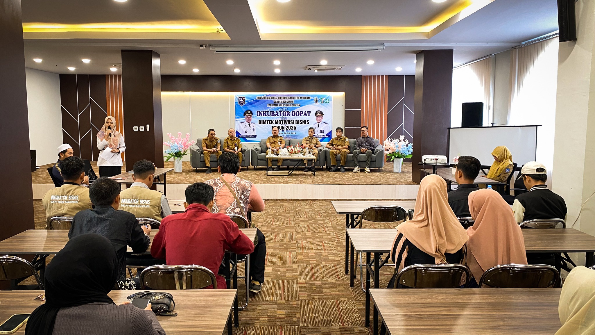 PEMKAB HSS GELAR BIMBINGAN TEKNIS MOTIVASI BISNIS INKUBATOR DOPAT KABUPATEN HSS 2025