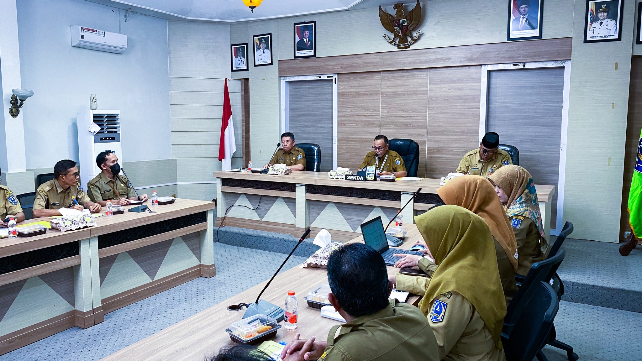 SEKDA HSS PIMPIN RAPAT KOORDINASI PERCEPATAN PERTUMBUHAN EKONOMI DAERAH