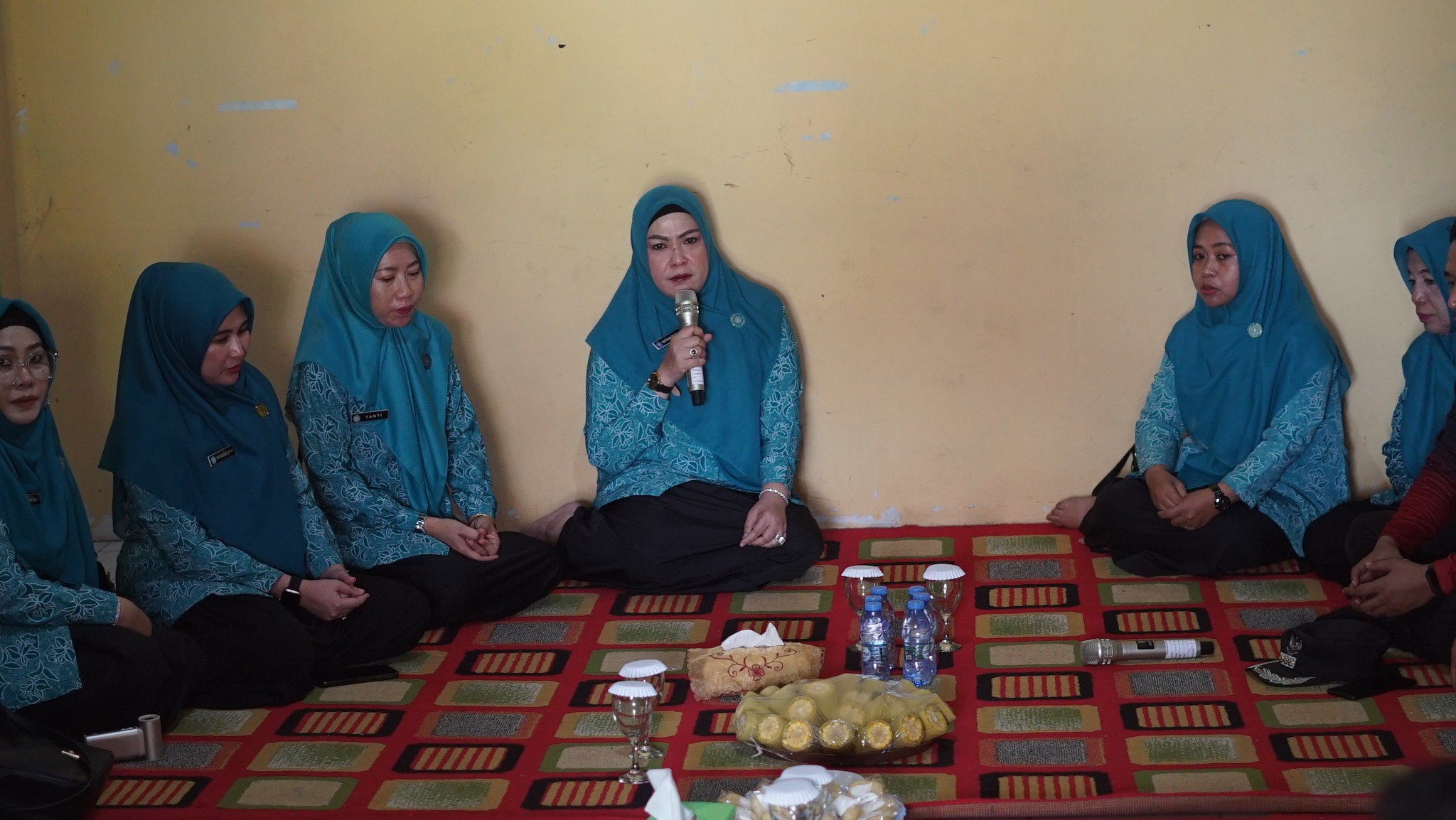 KETUA TP PKK HSS BERIKAN PEMBINAAN UNTUK DESA ANGKINANG JELANG LOMBA AKU HATINYA PKK TINGKAT PROVINSI