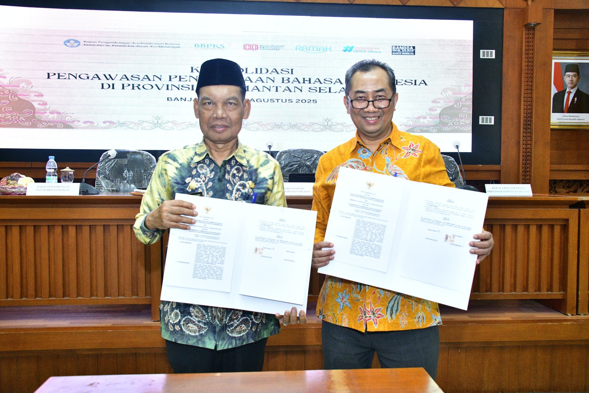 PEMKAB HSS DUKUNG PELINDUNGAN BAHASA INDONESIA DAN DAERAH, IKUTI PENANDATANGANAN NOTA KESEPAKATAN