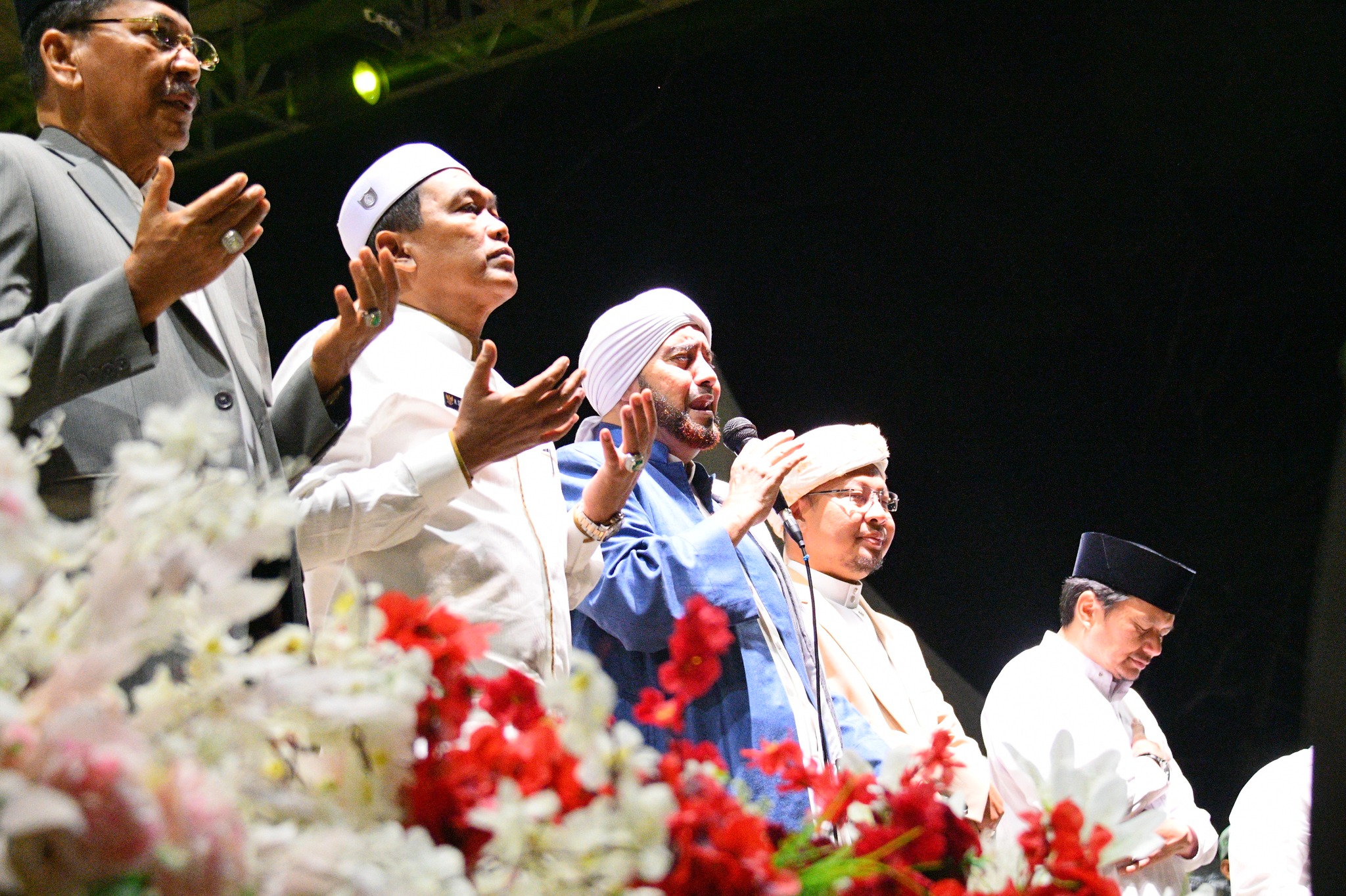 HSS BERSHOLAWAT BERSAMA HABIB SYECH DI ALUN-ALUN KANDANGAN