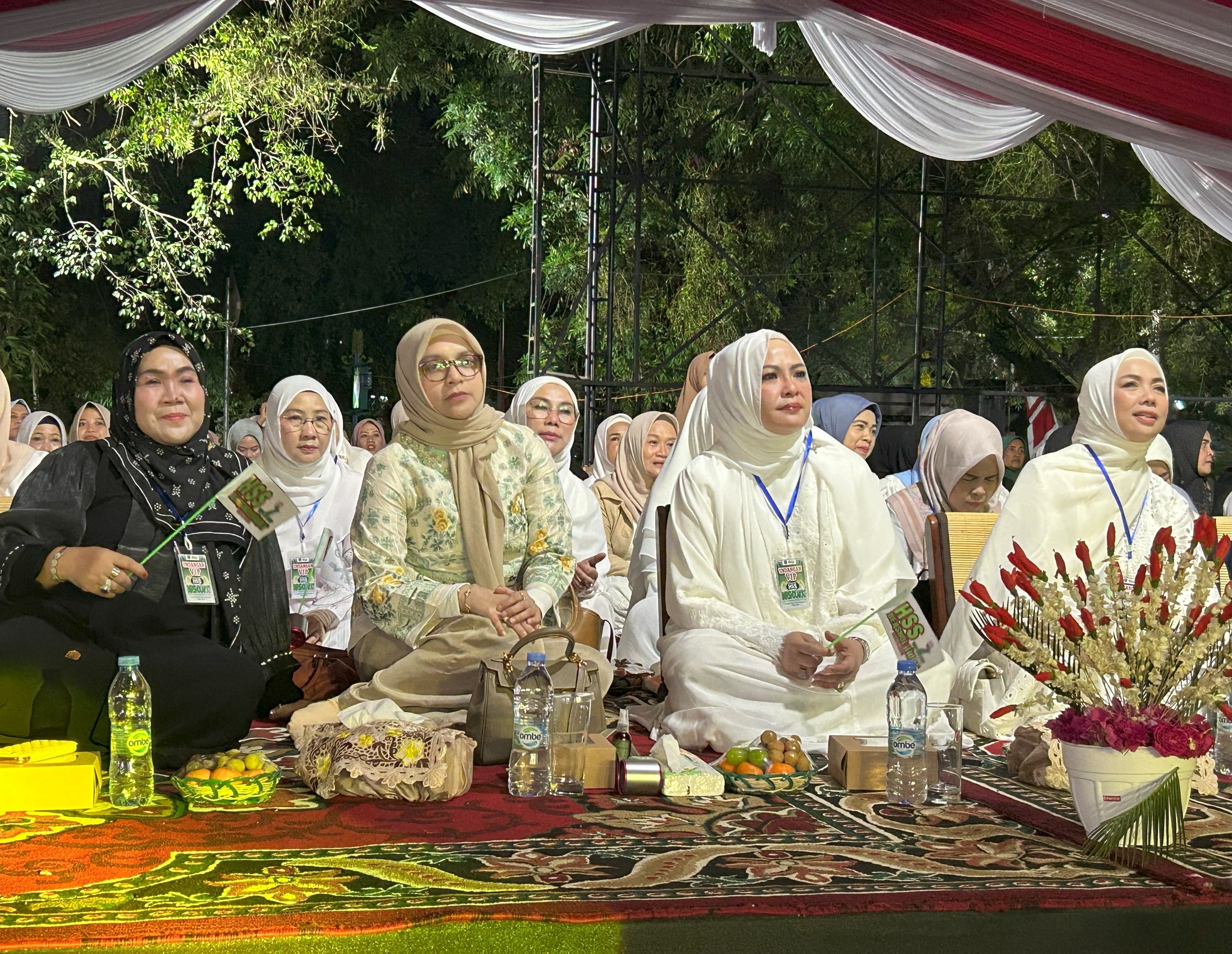 KETUA TP PKK KABUPATEN HSS HADIR PADA HSS BERSHOLAWAT BERSAMA HABIB SYECH