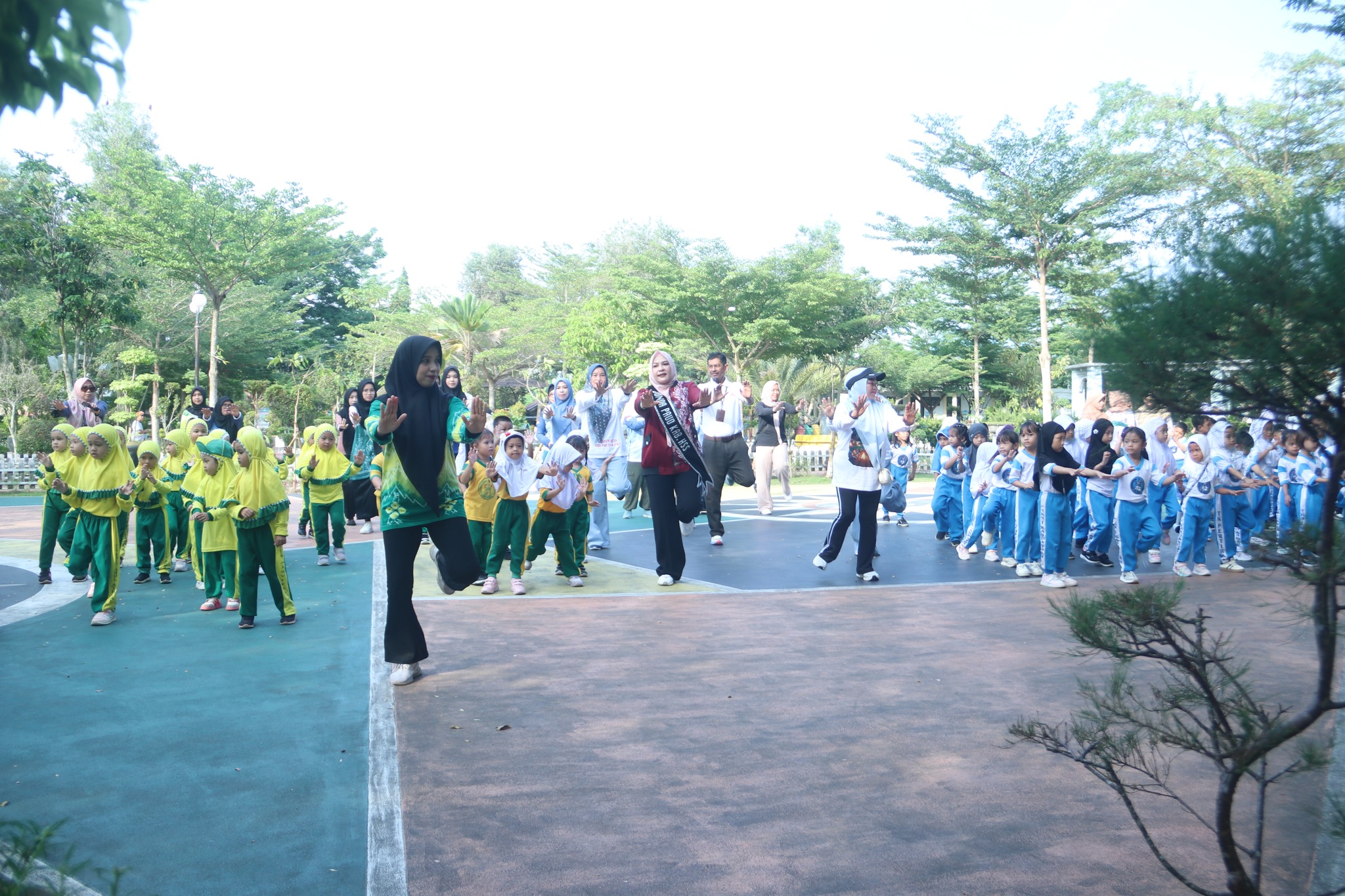 BUNDA PAUD AJAK ANAK-ANAK SENAM CERIA, TANAMKAN PENTINGNYA HIDUP SEHAT SEJAK DINI