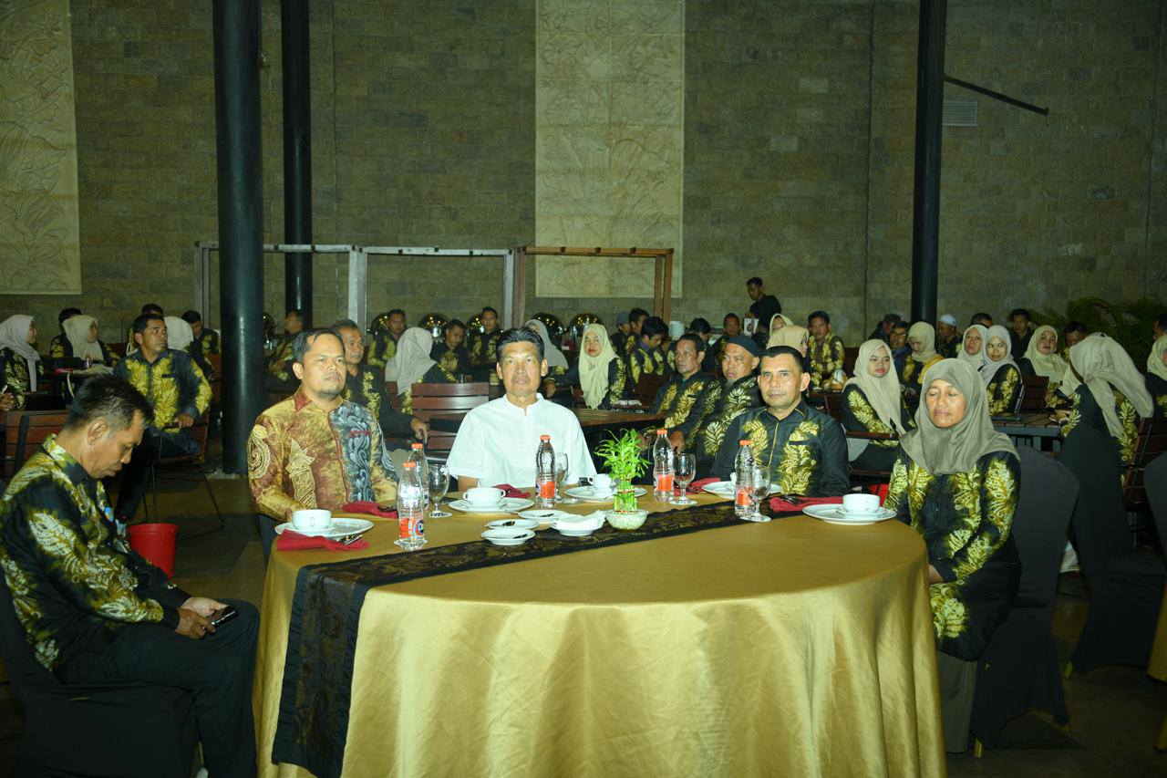 MALAM SILATURAHMI DAN RAMAH TAMAH: WABUP HSS APRESIASI KEBERSAMAAN PEMERINTAH DESA SE-KECAMATAN TELAGA LANGSAT