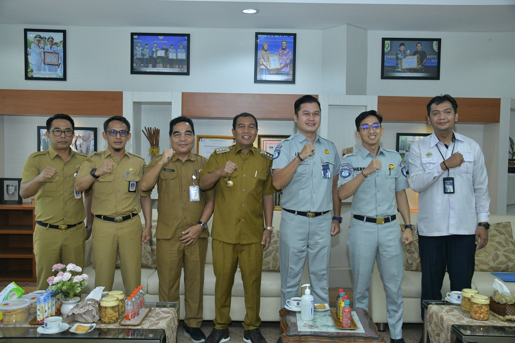 BUPATI HSS TERIMA AUDIENSI SILATURAHMI DARI UPPD DAN JASA RAHARJA CABANG KANDANGAN