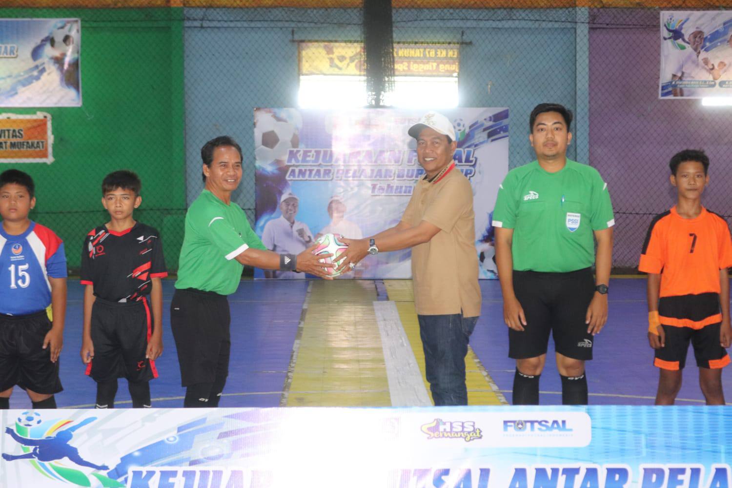 BUKA LOMBA FUTSAL ANTAR PELAJAR BUPATI HSS CUP 2025, BUPATI H. SYAFRUDIN NOOR TEKANKAN SPORTIVITAS DAN PEMBINAAN BAKAT DINI