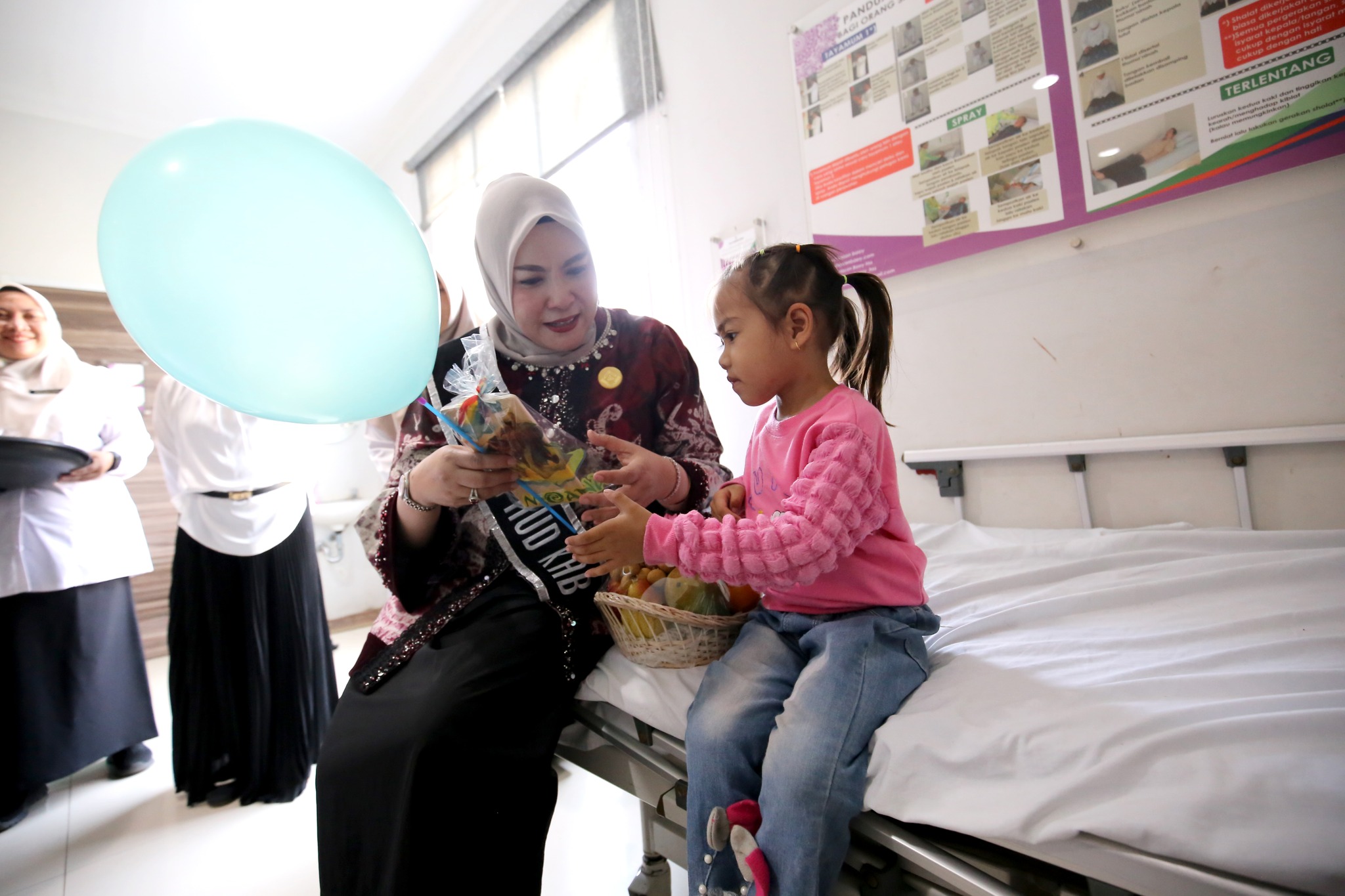 BUNDA PAUD KAB. HSS BAWA KECERIAAN KE RSUD HASAN BASRY