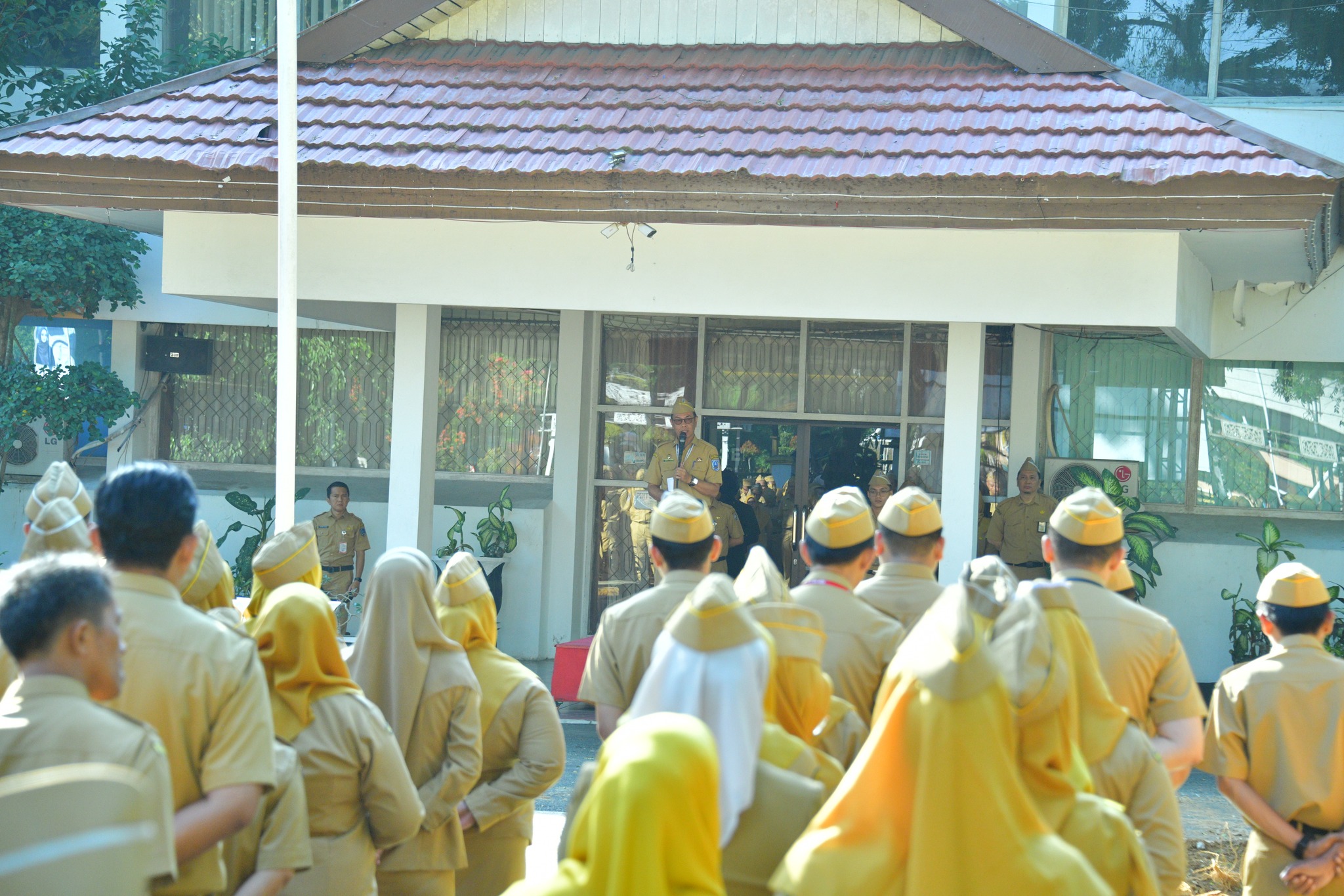 PEMKAB HSS PERKUAT DISIPLIN DAN SINERGI ASN MELALUI APEL GABUNGAN RUTIN