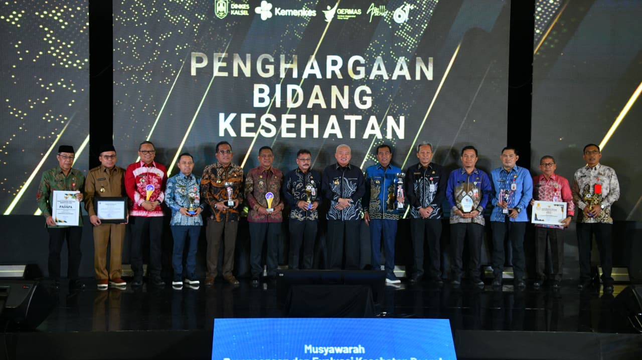KABUPATEN HULU SUNGAI SELATAN RAIH SEJUMLAH PENGHARGAAN PADA MUSRENEV KESDA KALSEL 2025