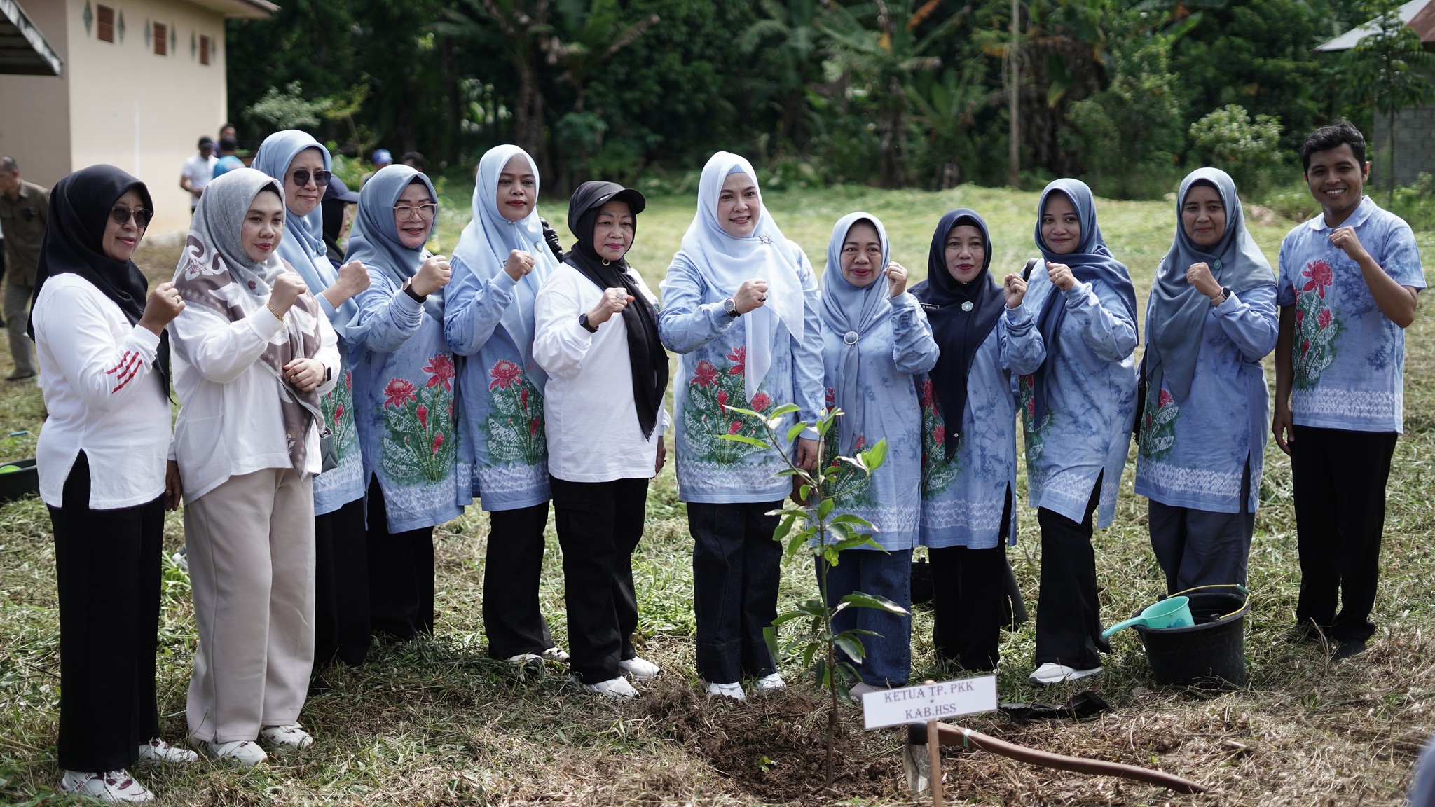 BULAN BHAKTI GOTONG ROYONG DI HSS: WARGA DAN PEMERINTAH BERSATU MEMBANGUN DESA KARANG JAWA MUKA